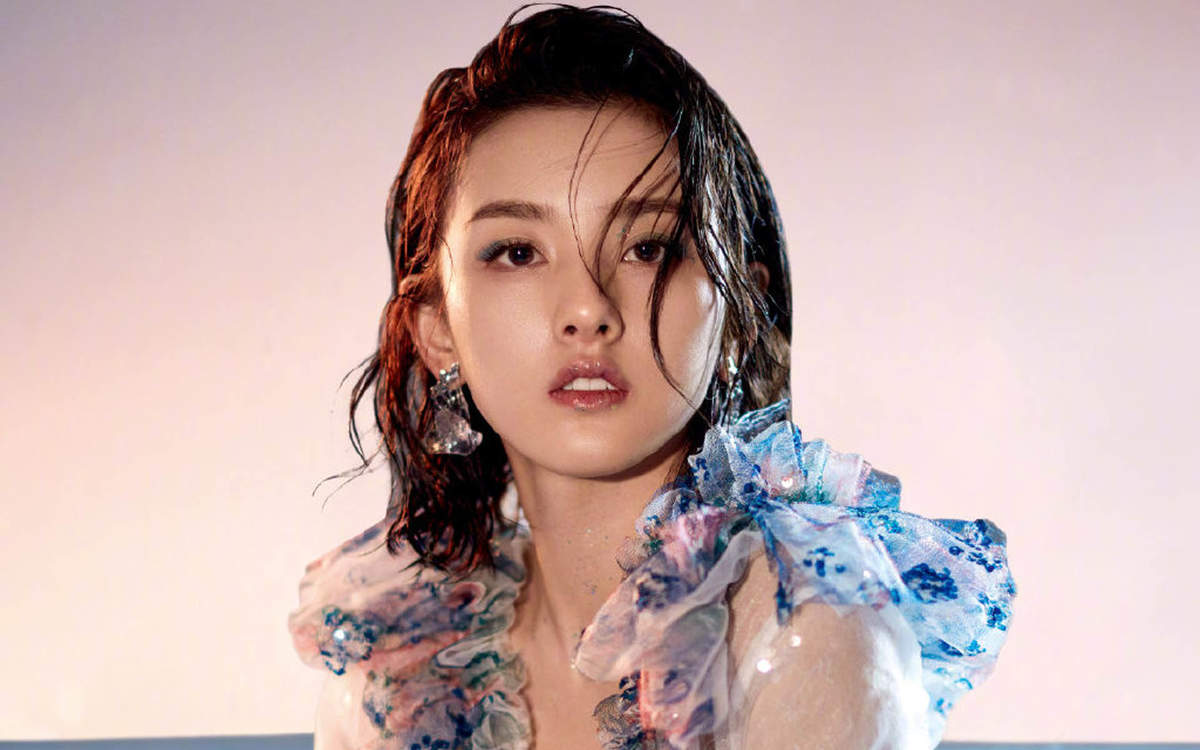 中国北京当代95后女演员宋祖儿性感湿发写真桌面壁纸图片 中国北京当代95后女演员宋祖儿性感湿发写真桌面壁纸图片