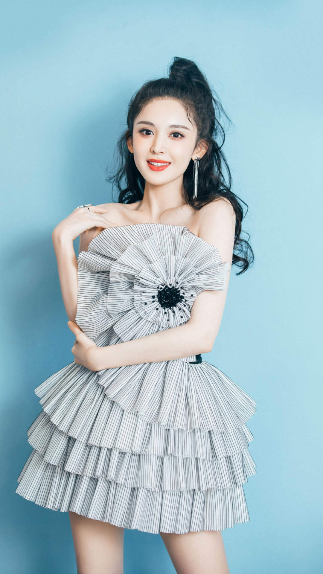 中国内地新疆乌鲁木齐市影视女演员古力娜扎微博之夜性感甜美写真图片图片
