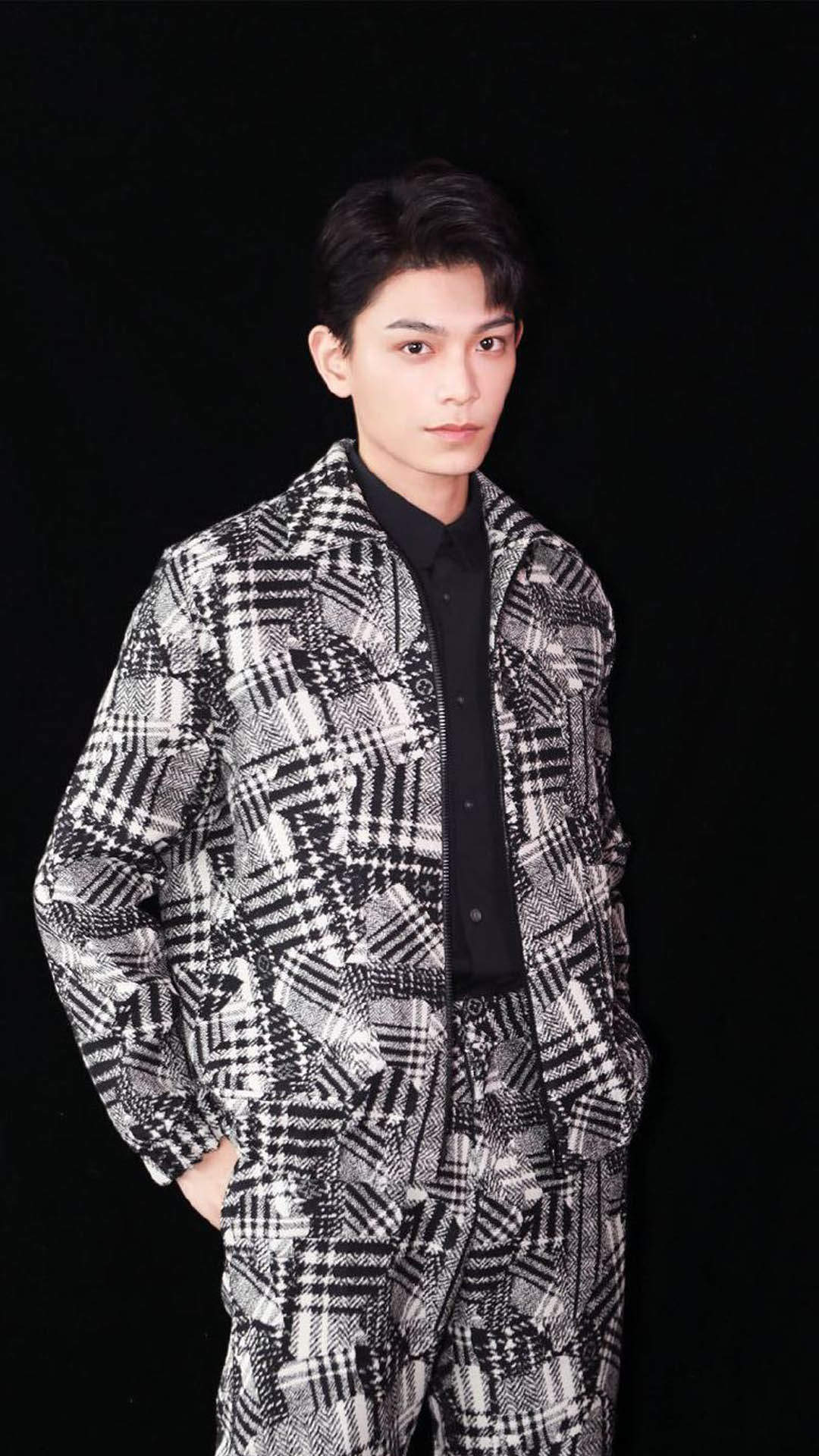 高清男明星丁禹兮时尚帅气高清写真手机壁纸​​​​图片