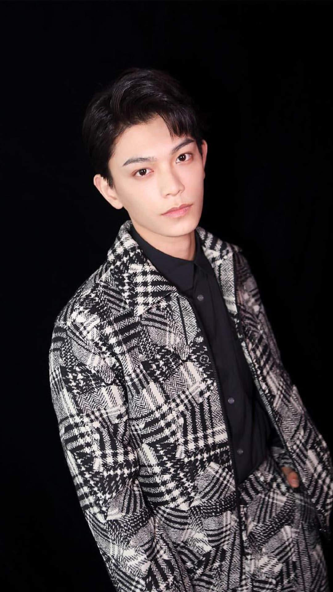 高清男明星丁禹兮时尚帅气高清写真手机壁纸​​​​图片