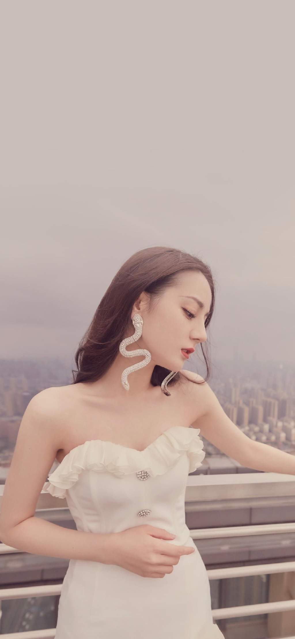 新疆乌鲁木齐美女演员迪丽热巴性感迷人写真桌面壁纸图片
