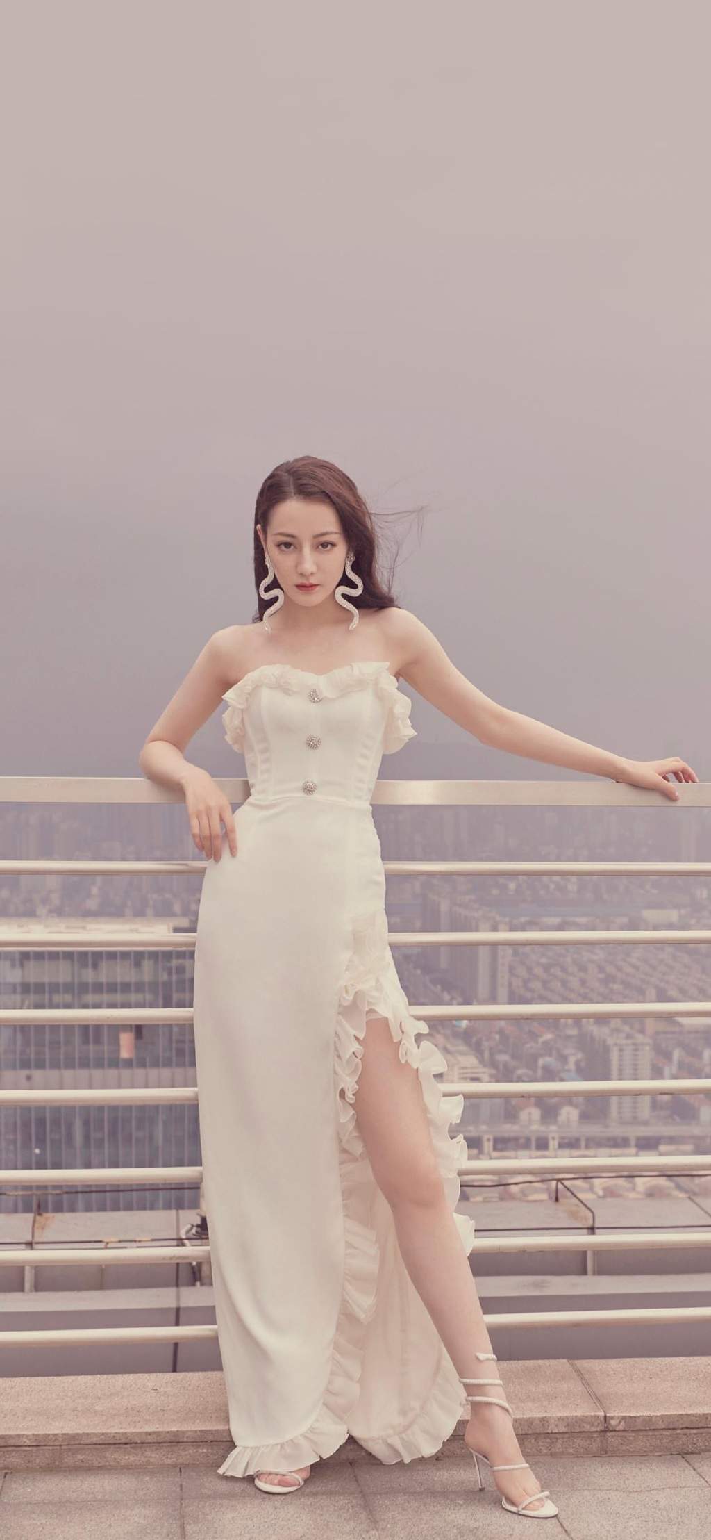 新疆乌鲁木齐美女演员迪丽热巴性感迷人写真桌面壁纸图片
