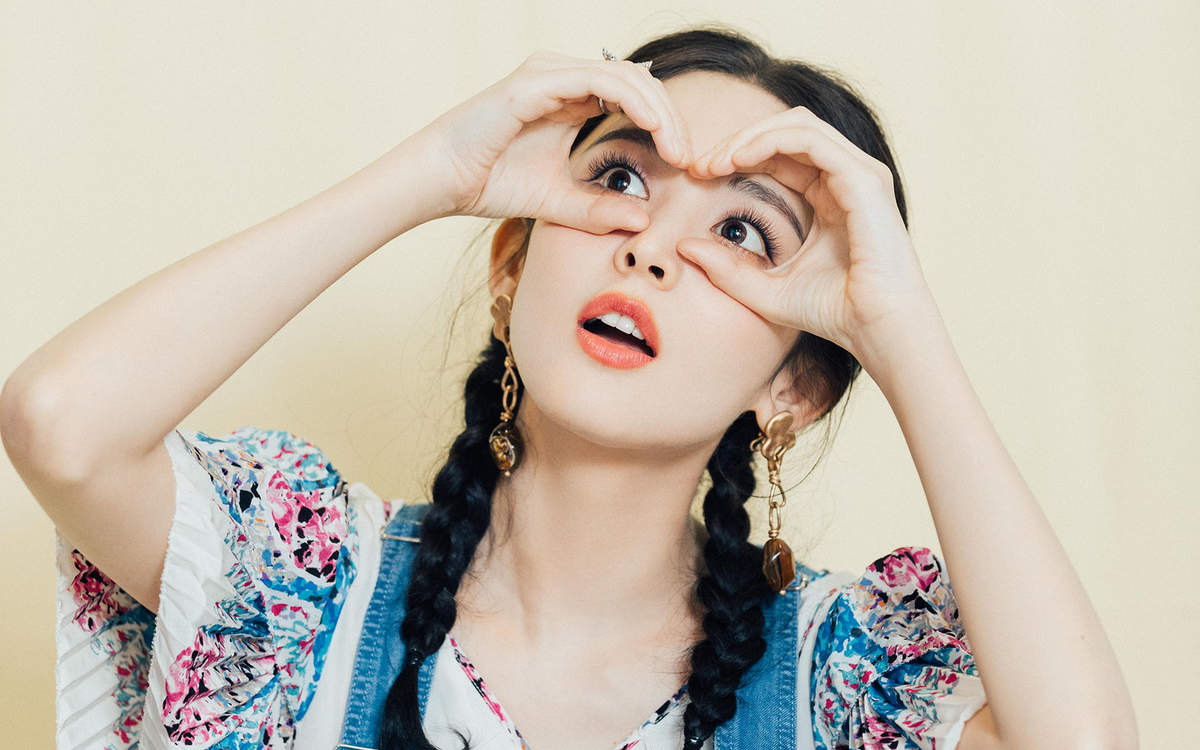 中国内地新疆乌鲁木齐市影视女演员古力娜扎微博之夜性感甜美写真图片图片