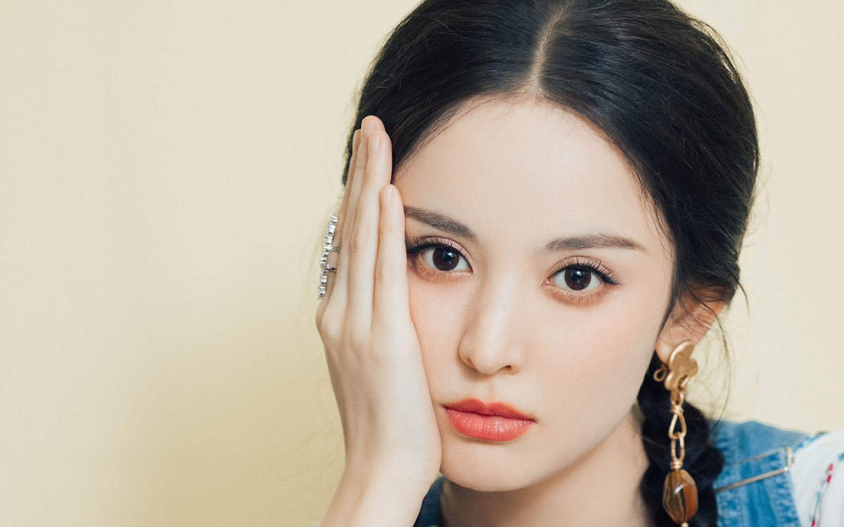 中国内地新疆乌鲁木齐市影视女演员古力娜扎微博之夜性感甜美写真图片图片