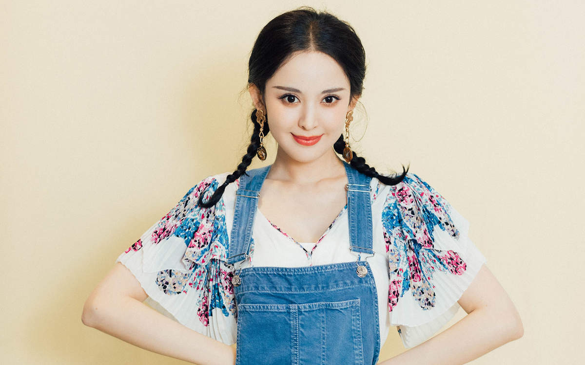 中国内地新疆乌鲁木齐市影视女演员古力娜扎微博之夜性感甜美写真图片图片