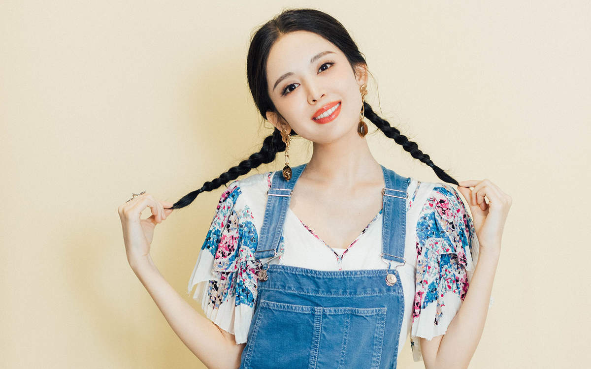 中国内地新疆乌鲁木齐市影视女演员古力娜扎微博之夜性感甜美写真图片图片