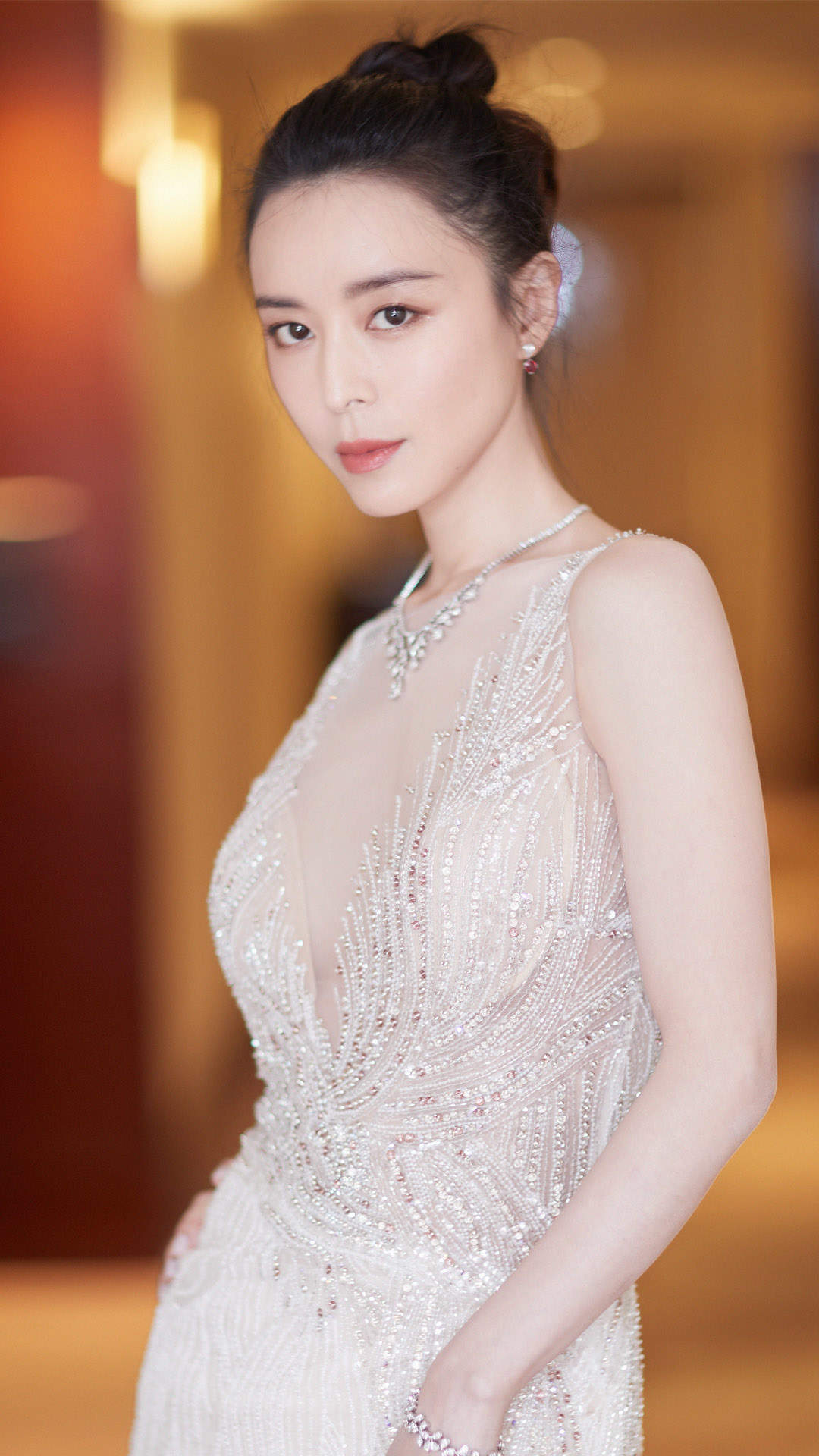 中国内地福建永安女演员张静初红衣造型写真图片：知性优雅图片