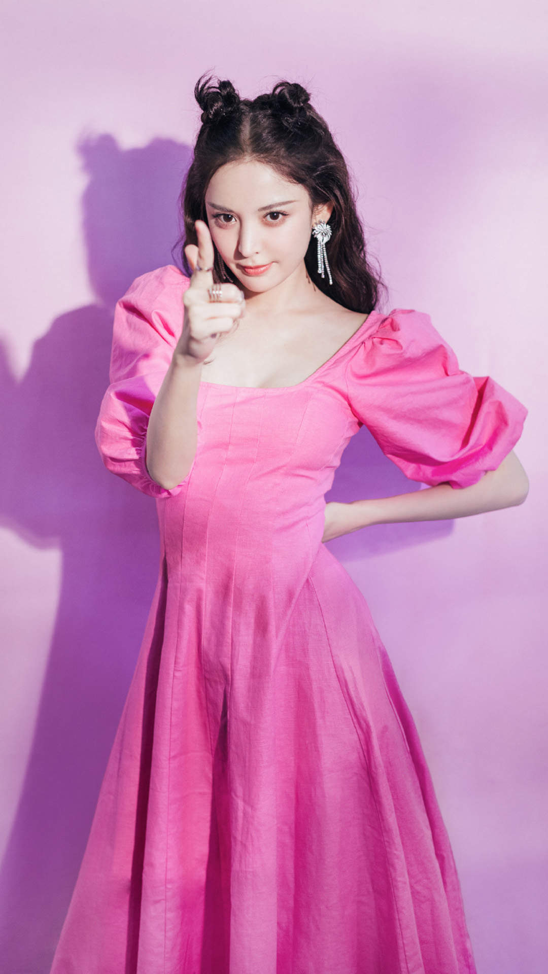中国内地新疆乌鲁木齐市影视女演员古力娜扎微博之夜性感甜美写真图片图片