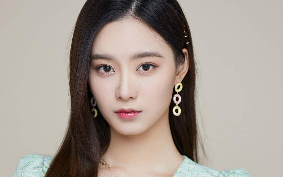 中国内地流行乐女歌手徐艺洋夏日清新高清桌面壁纸图片 中国内地流行乐女歌手徐艺洋夏日清新高清桌面壁纸图片