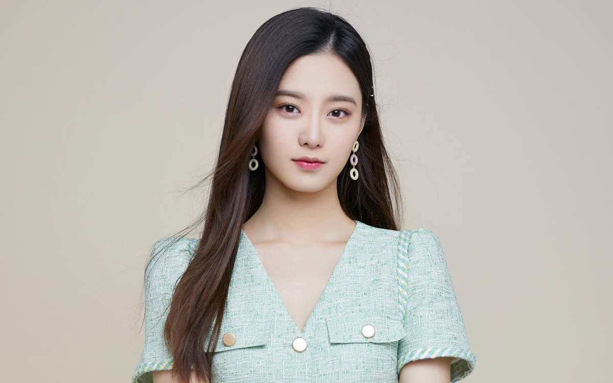 中国内地流行乐女歌手徐艺洋夏日清新风写真图片图片