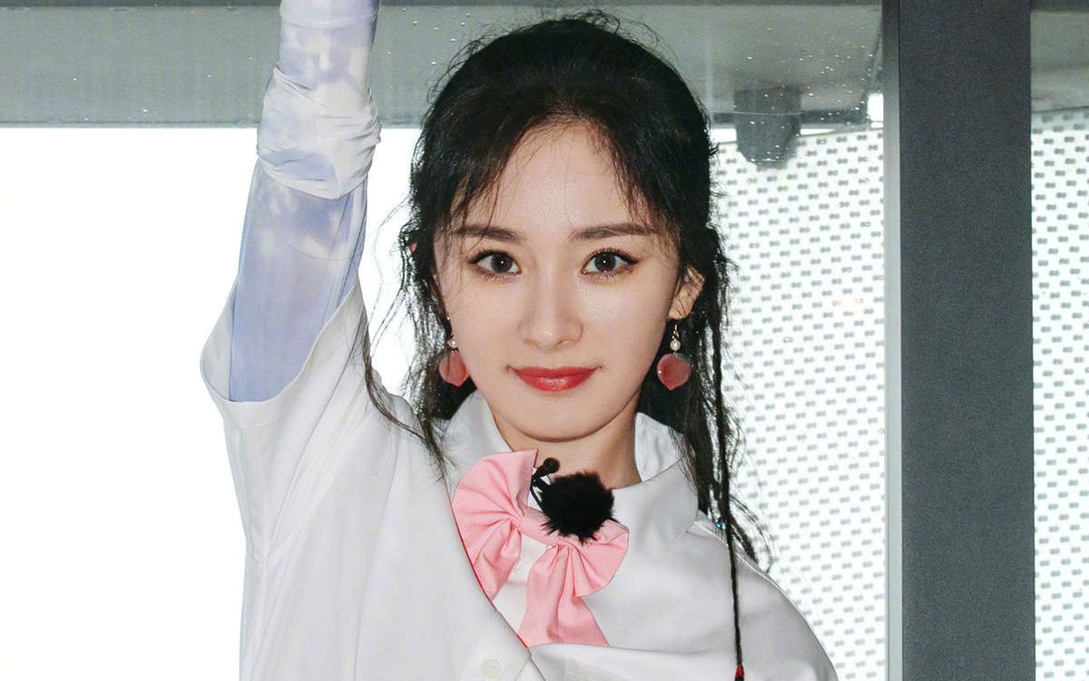 中国内地北京影视女演员杨幂抹胸裙性感高清桌面壁纸图片
