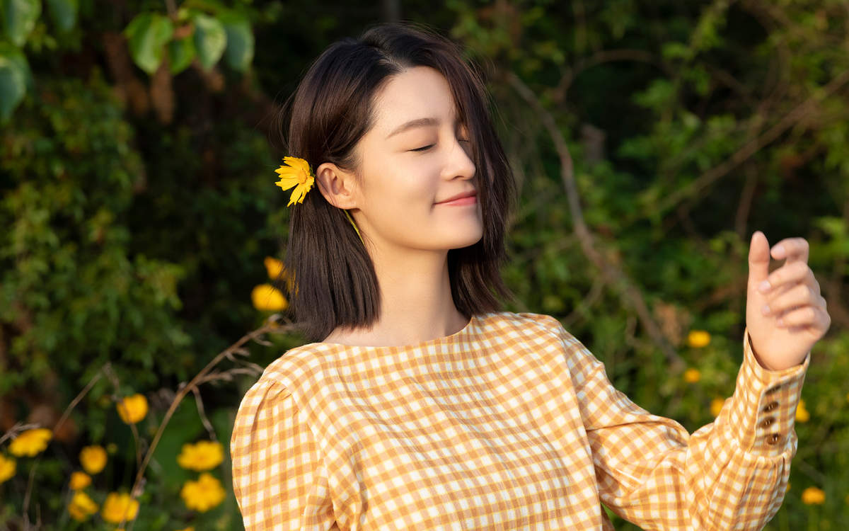 杨幂格子衫性感剧照图片图片