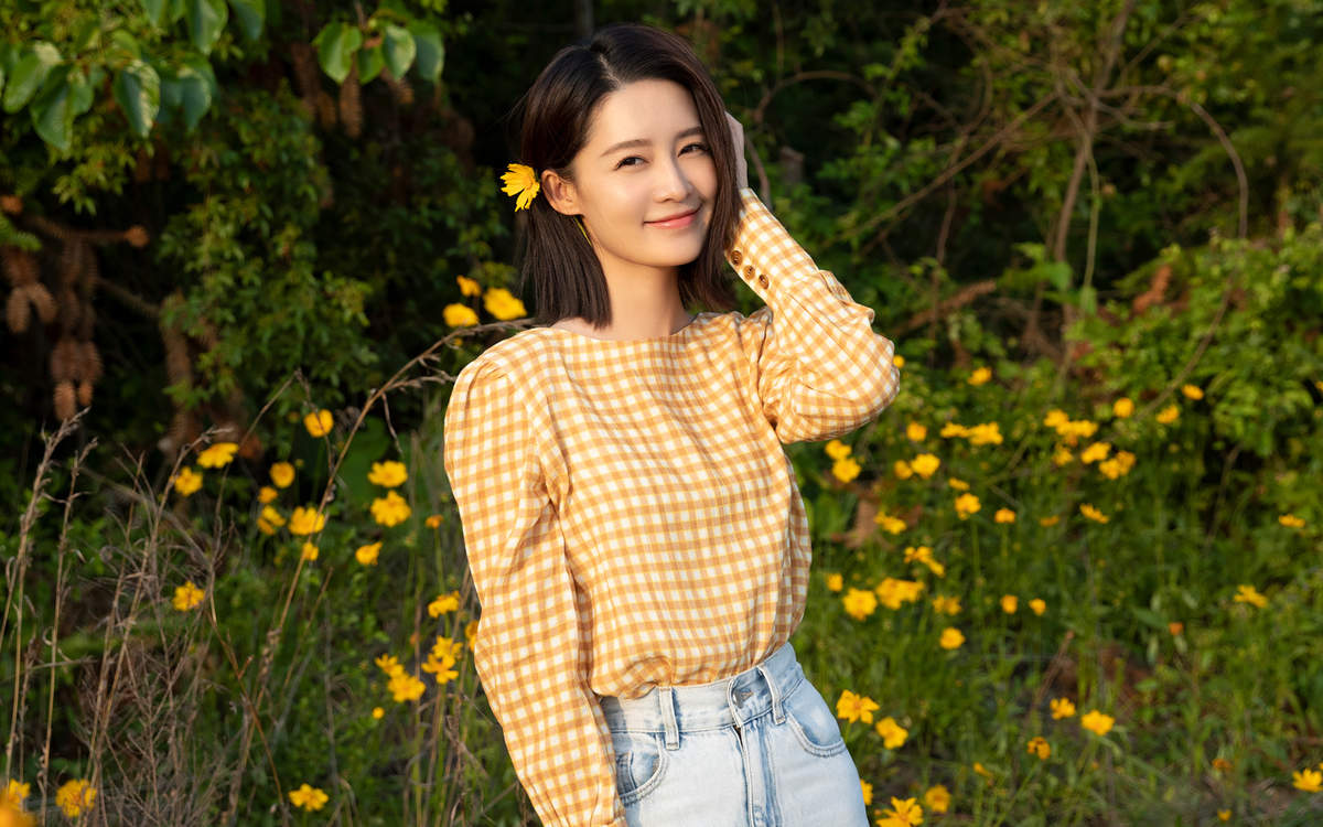李沁格子衫清新写真图片图片