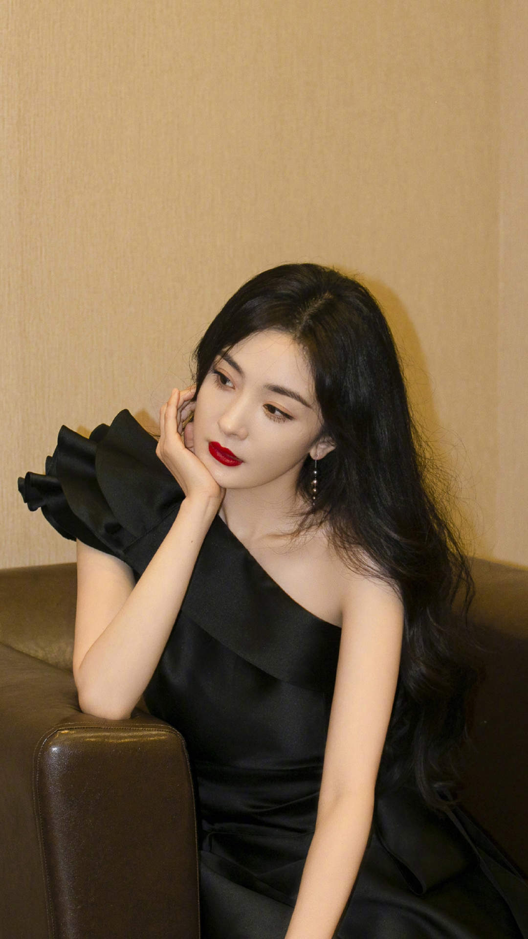 中国内地北京影视女演员杨幂抹胸裙性感高清桌面壁纸图片