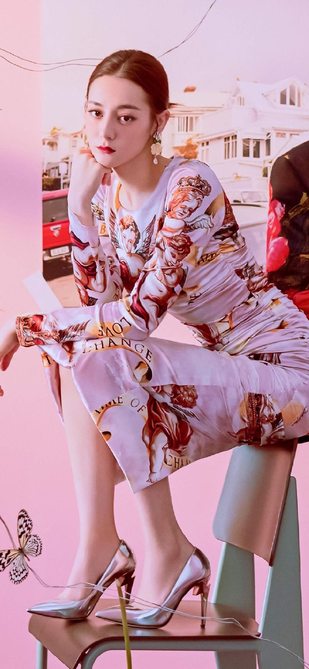 新疆乌鲁木齐美女演员迪丽热巴最新杂志写真图片图片