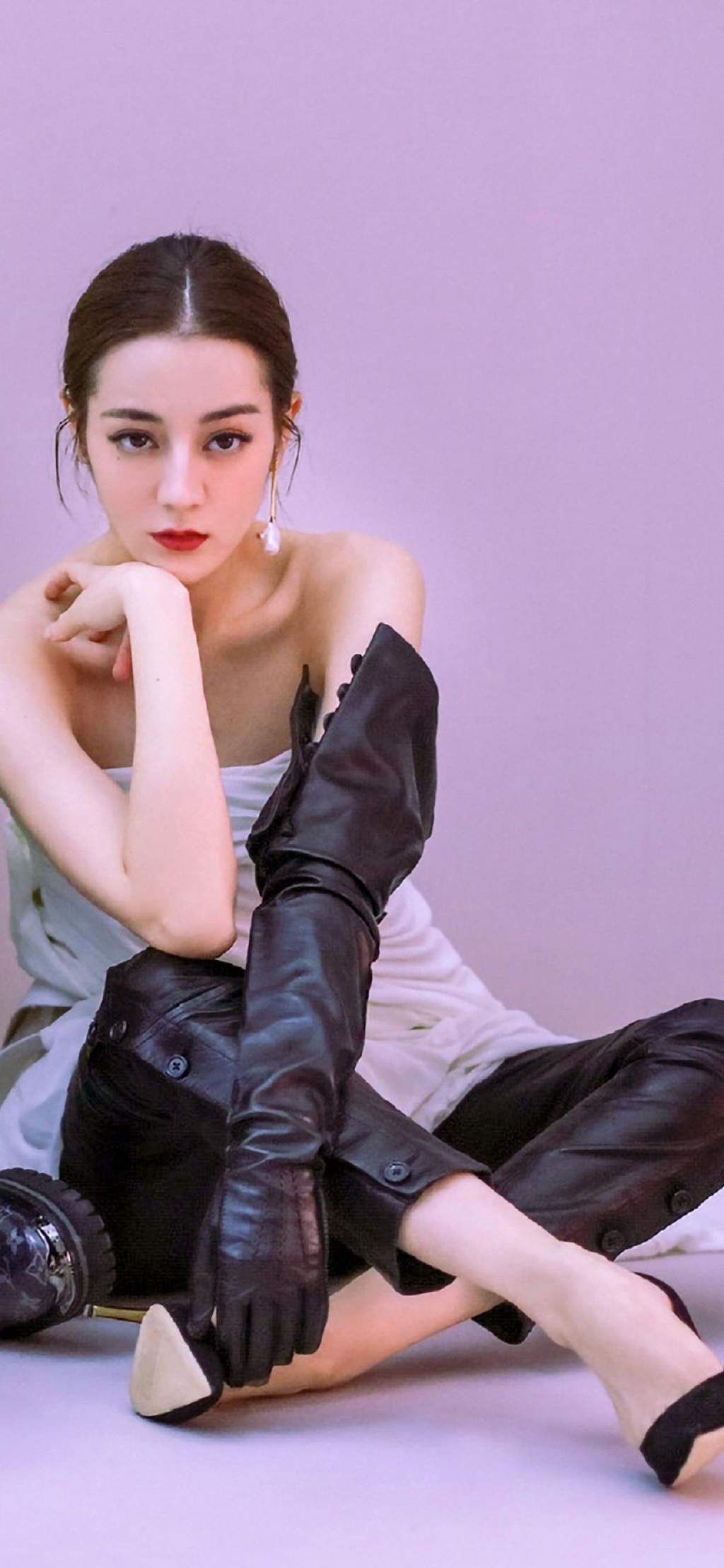 新疆乌鲁木齐美女演员迪丽热巴最新杂志写真图片图片