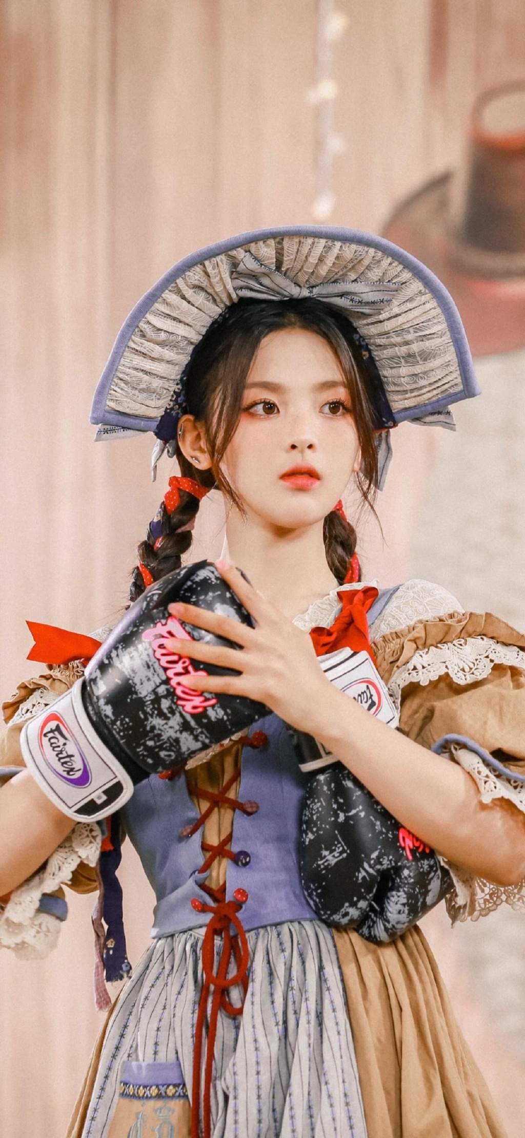 高清江苏女星杨超越清新少女风机场街拍图片图片