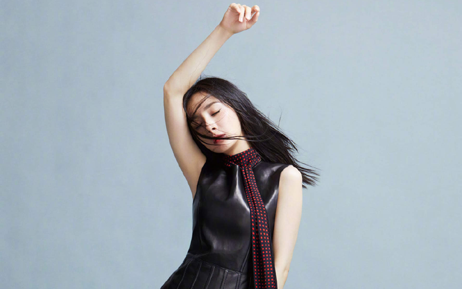 中国内地北京影视女演员杨幂时尚封面大片高清桌面壁纸图片