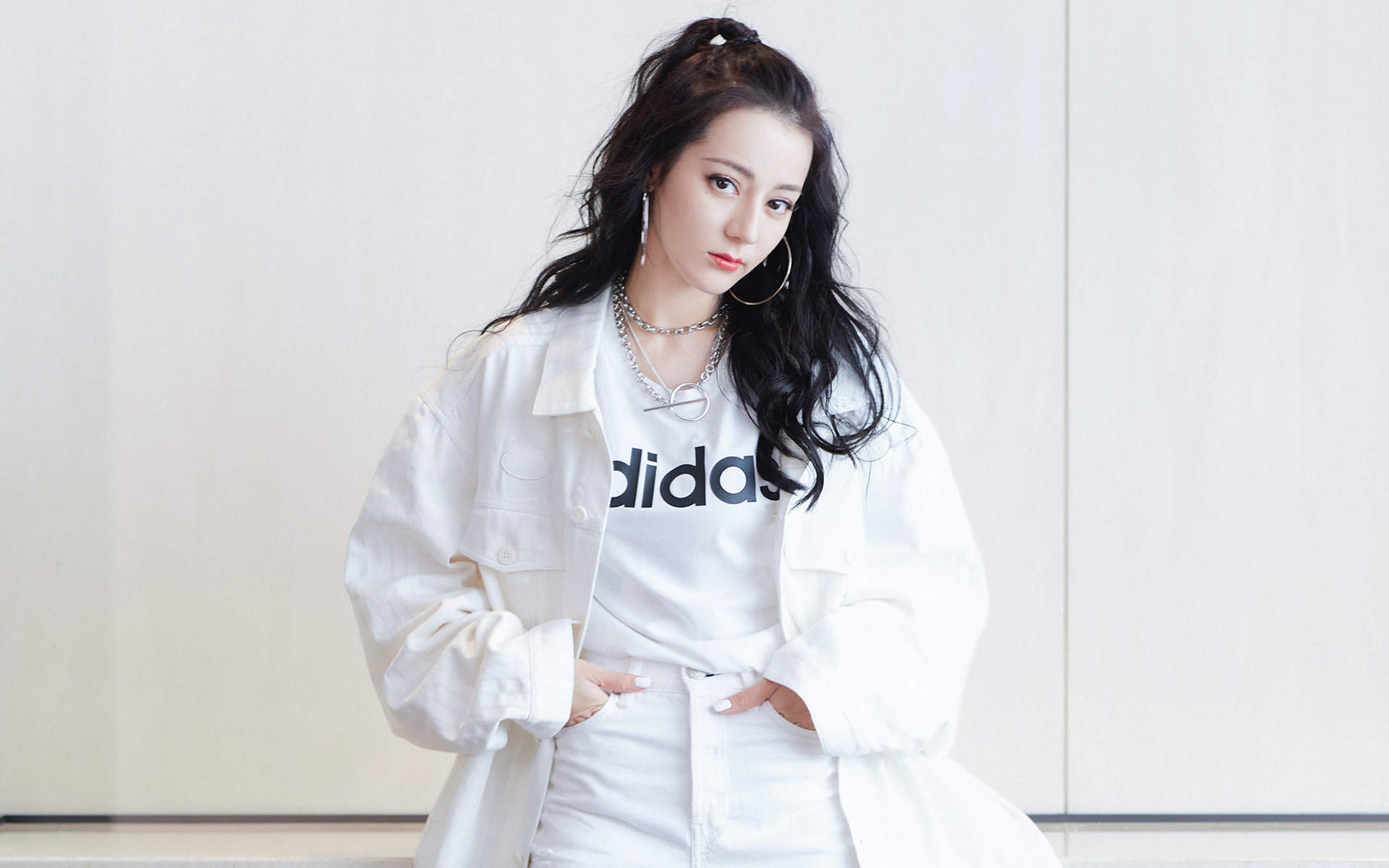 新疆乌鲁木齐美女演员迪丽热巴最新杂志写真图片图片 新疆乌鲁木齐美女演员迪丽热巴最新杂志写真图片图片