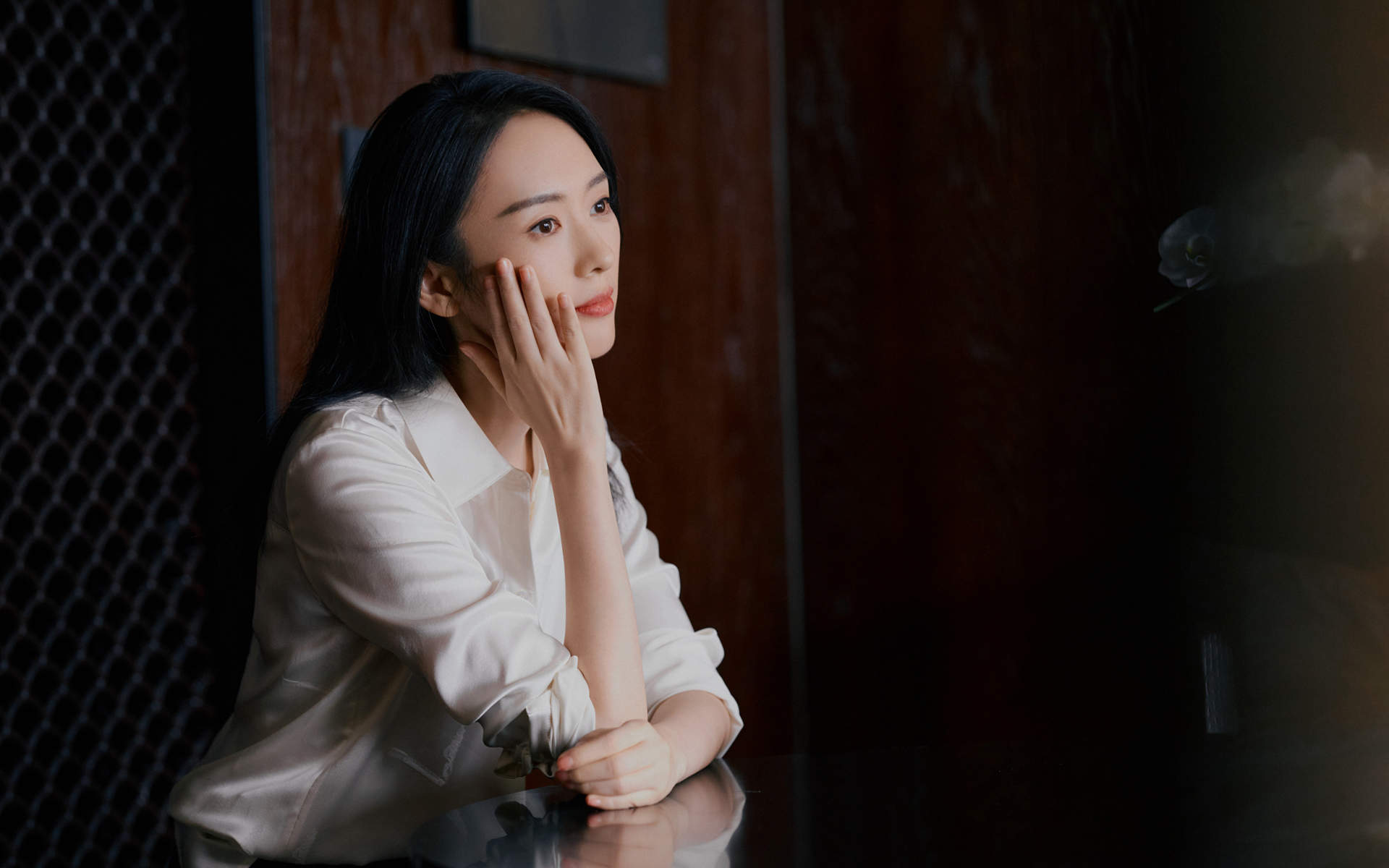 中国内地云南昆明女演员童瑶白衫优雅唯美桌面壁纸图片