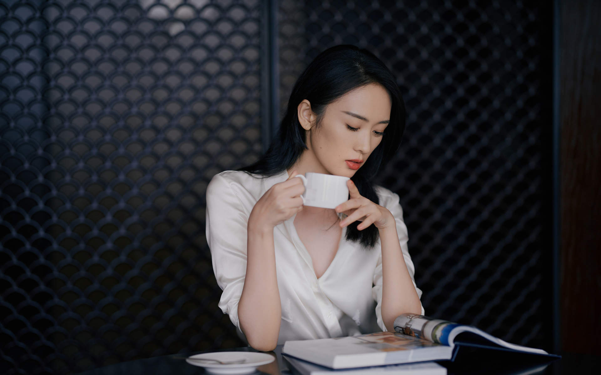中国内地云南昆明女演员童瑶白衫优雅唯美桌面壁纸图片