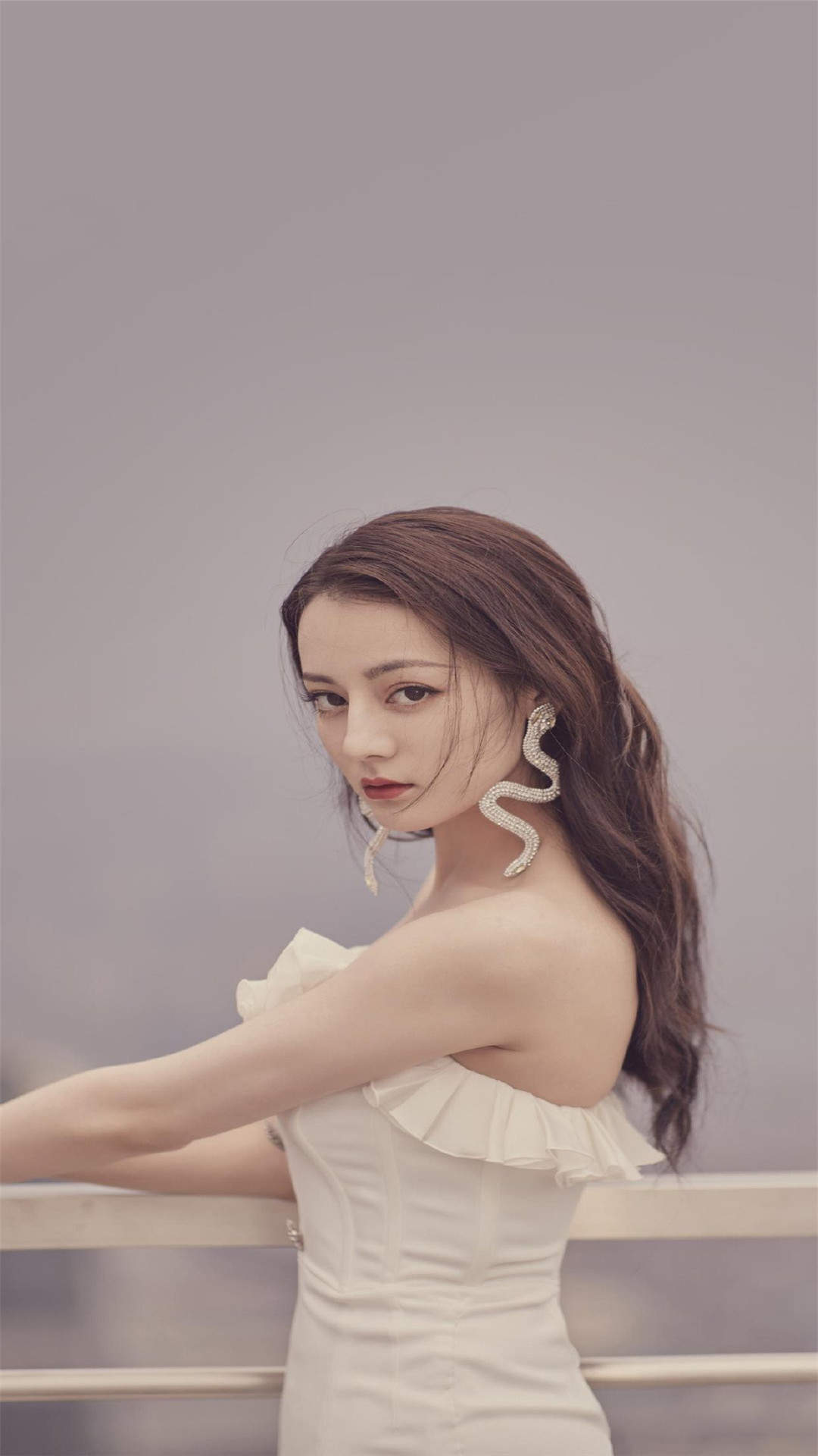 新疆乌鲁木齐美女演员迪丽热巴最新杂志写真图片图片