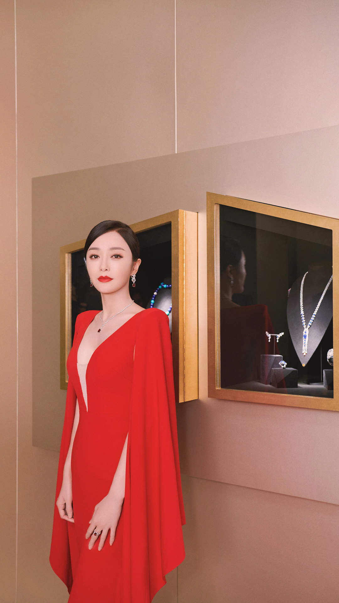 高清中国内地辽宁省沈阳女演员秦岚优雅自信性感写真图片