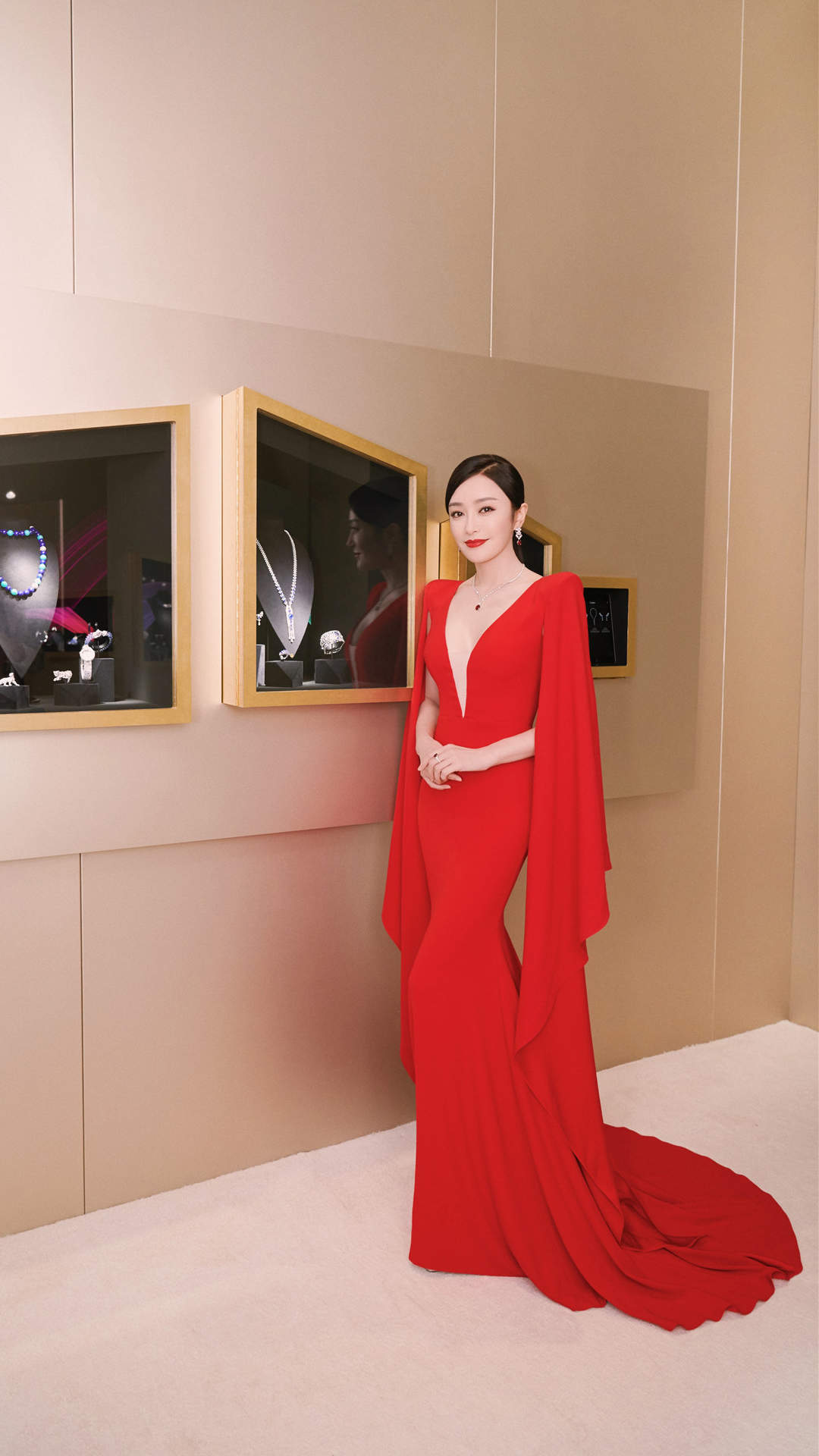 高清中国内地辽宁省沈阳女演员秦岚优雅自信性感写真图片