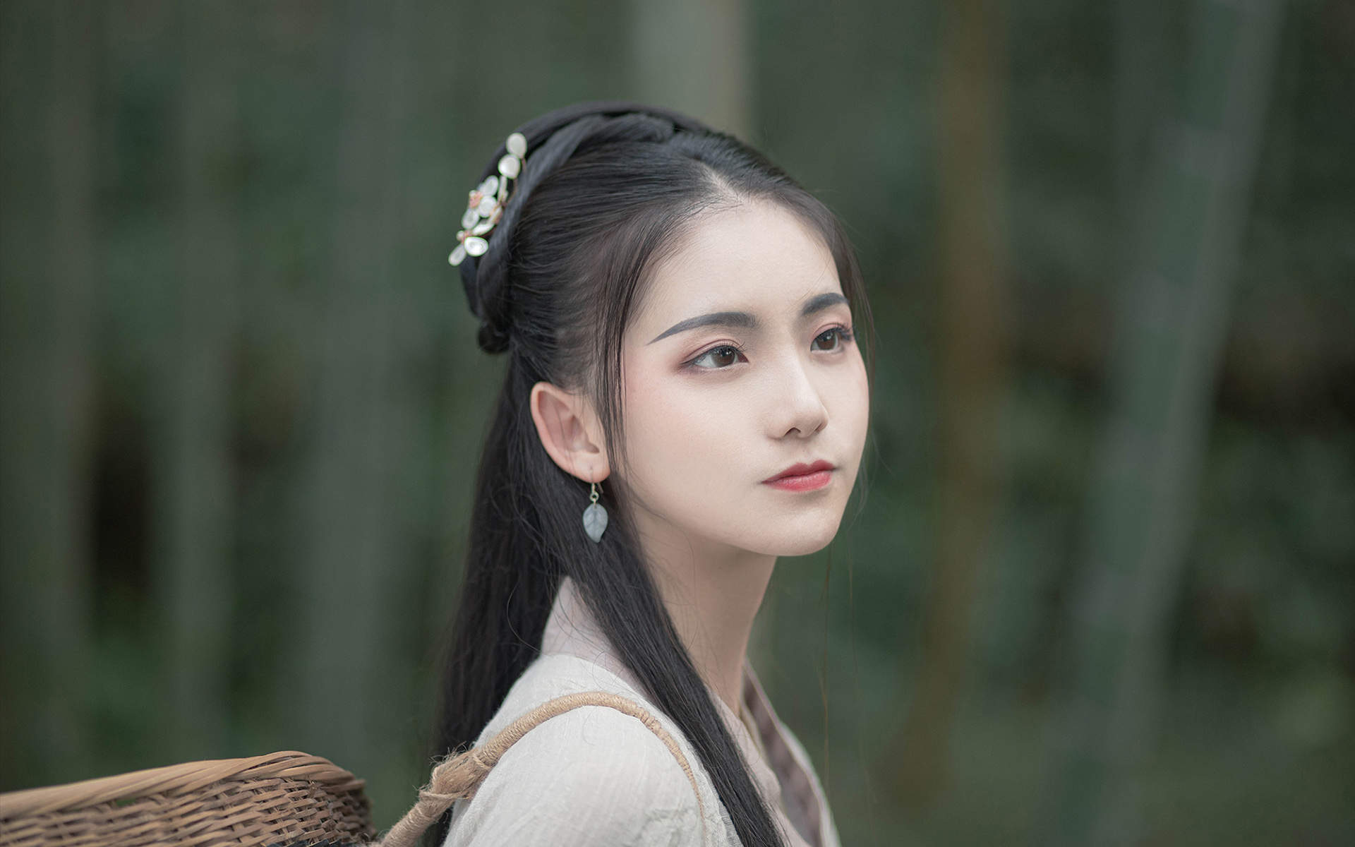 花树下的汉服美女清纯靓丽如花似玉写真图片图片