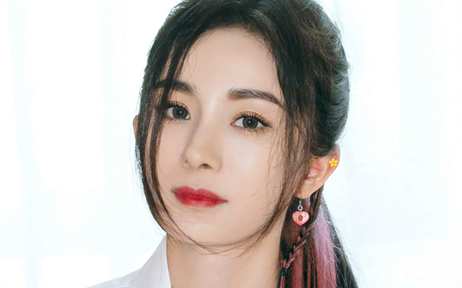 中国内地北京影视女演员杨幂白大褂性感高清桌面壁纸图片 中国内地北京影视女演员杨幂白大褂性感高清桌面壁纸图片