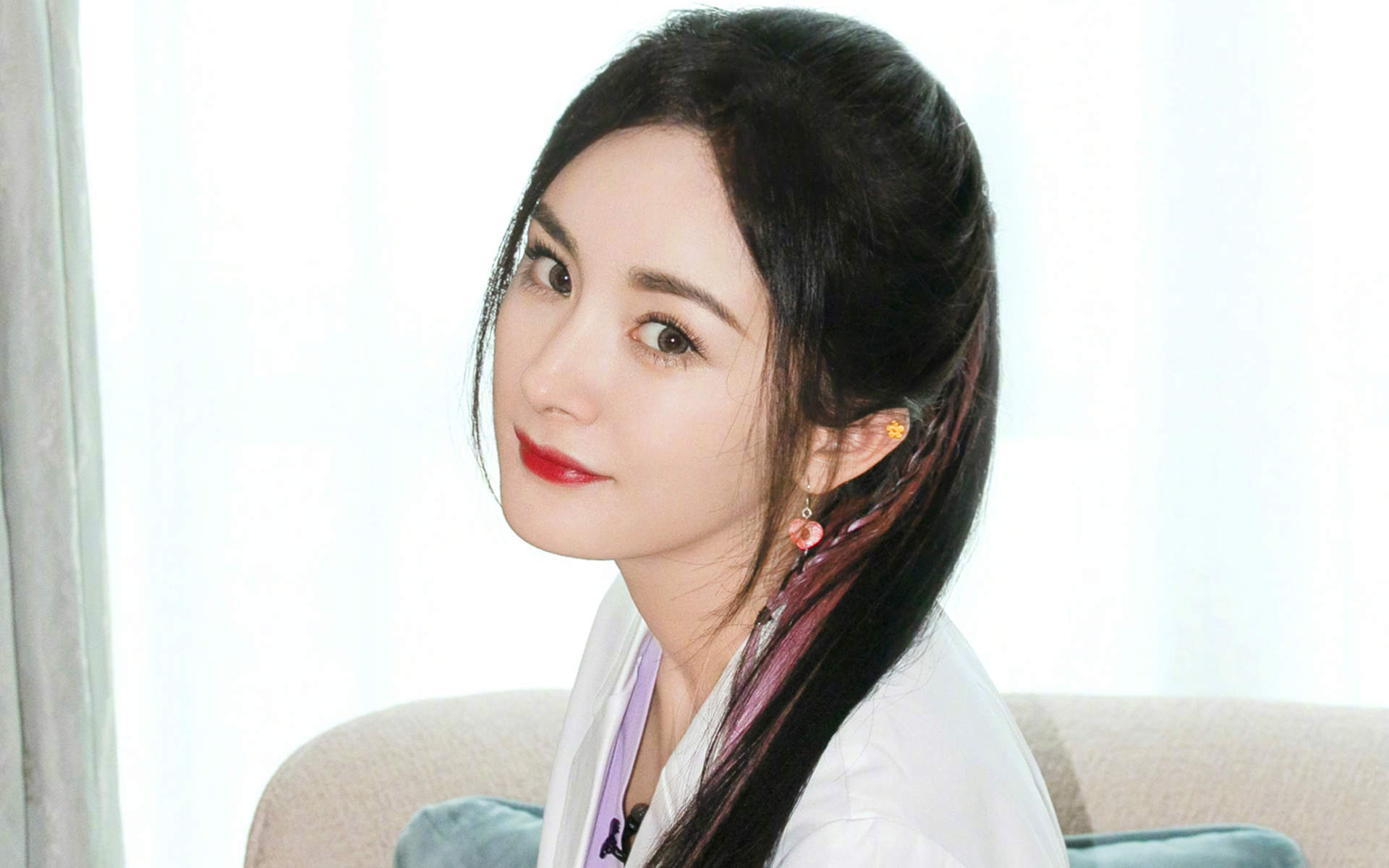 中国内地北京影视女演员杨幂抹胸裙性感高清桌面壁纸图片