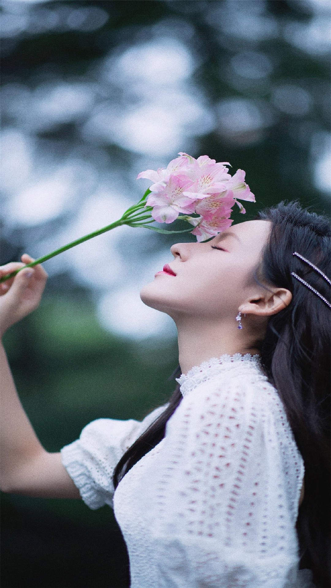 中国内地新晋女演员模特张予曦妩媚浴袍微博美照图片图片
