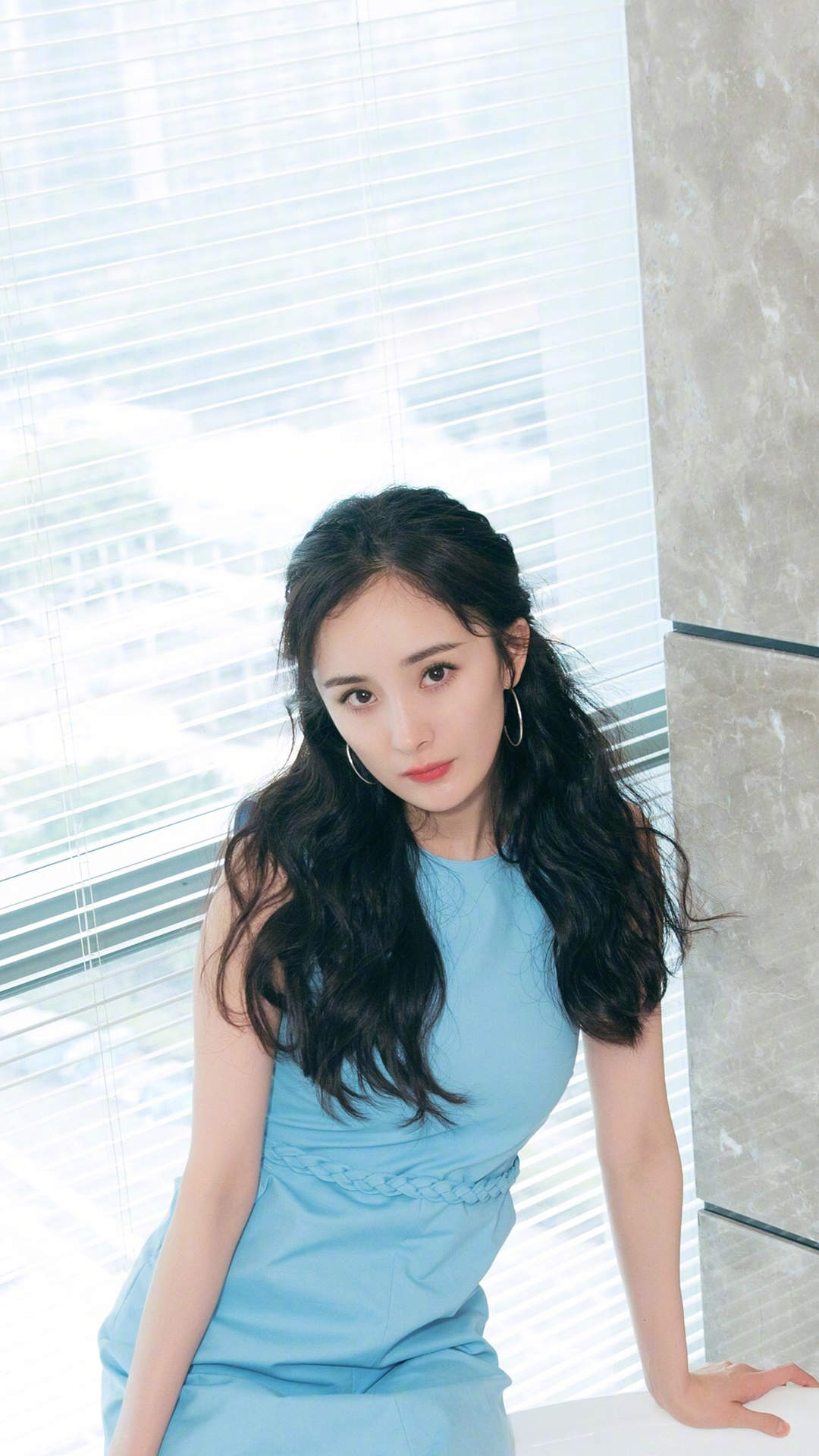 中国内地北京影视女演员杨幂温柔性感高清桌面壁纸图片