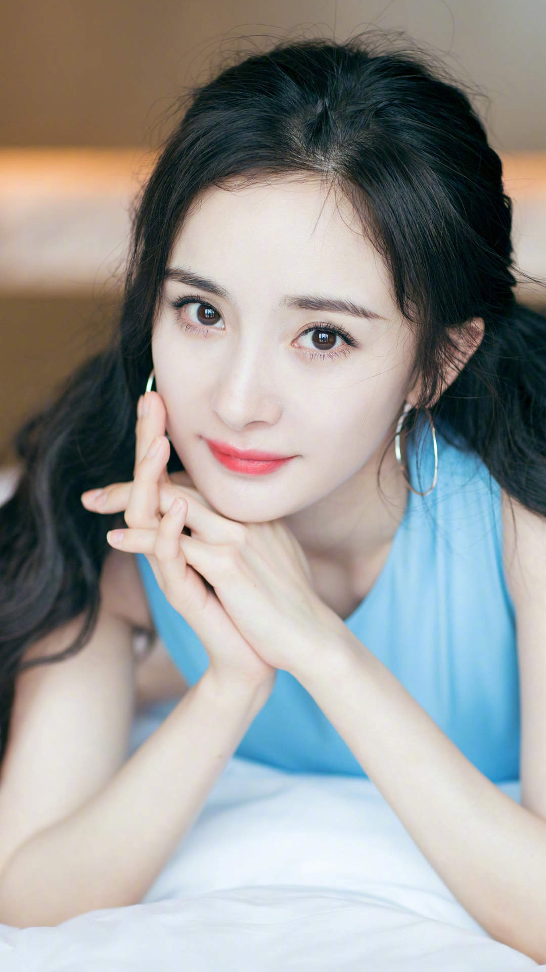 中国内地北京影视女演员杨幂温柔性感高清桌面壁纸图片