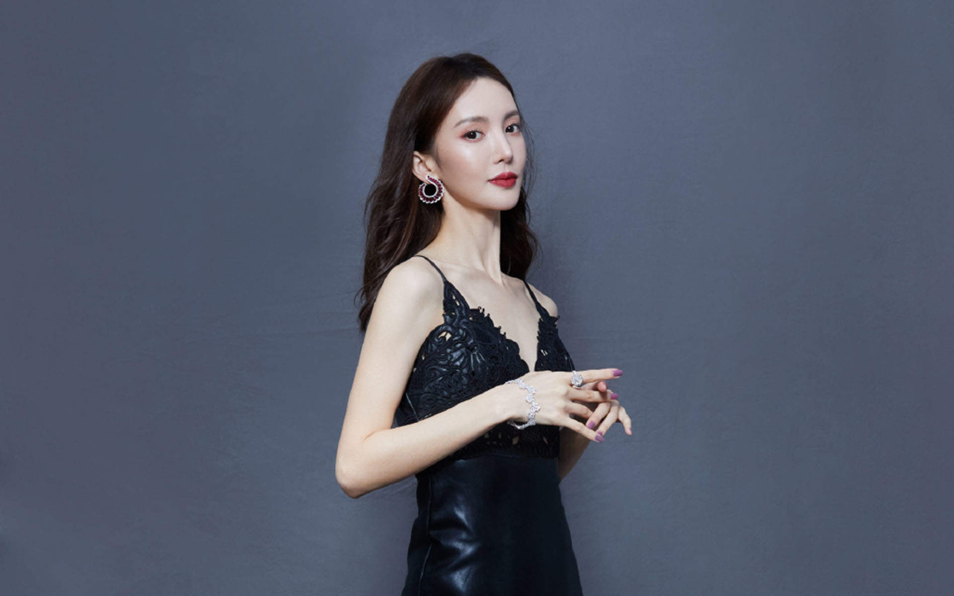 中国大陆山东济南女演员平面模特金晨时尚美艳写真高清手机壁纸图片