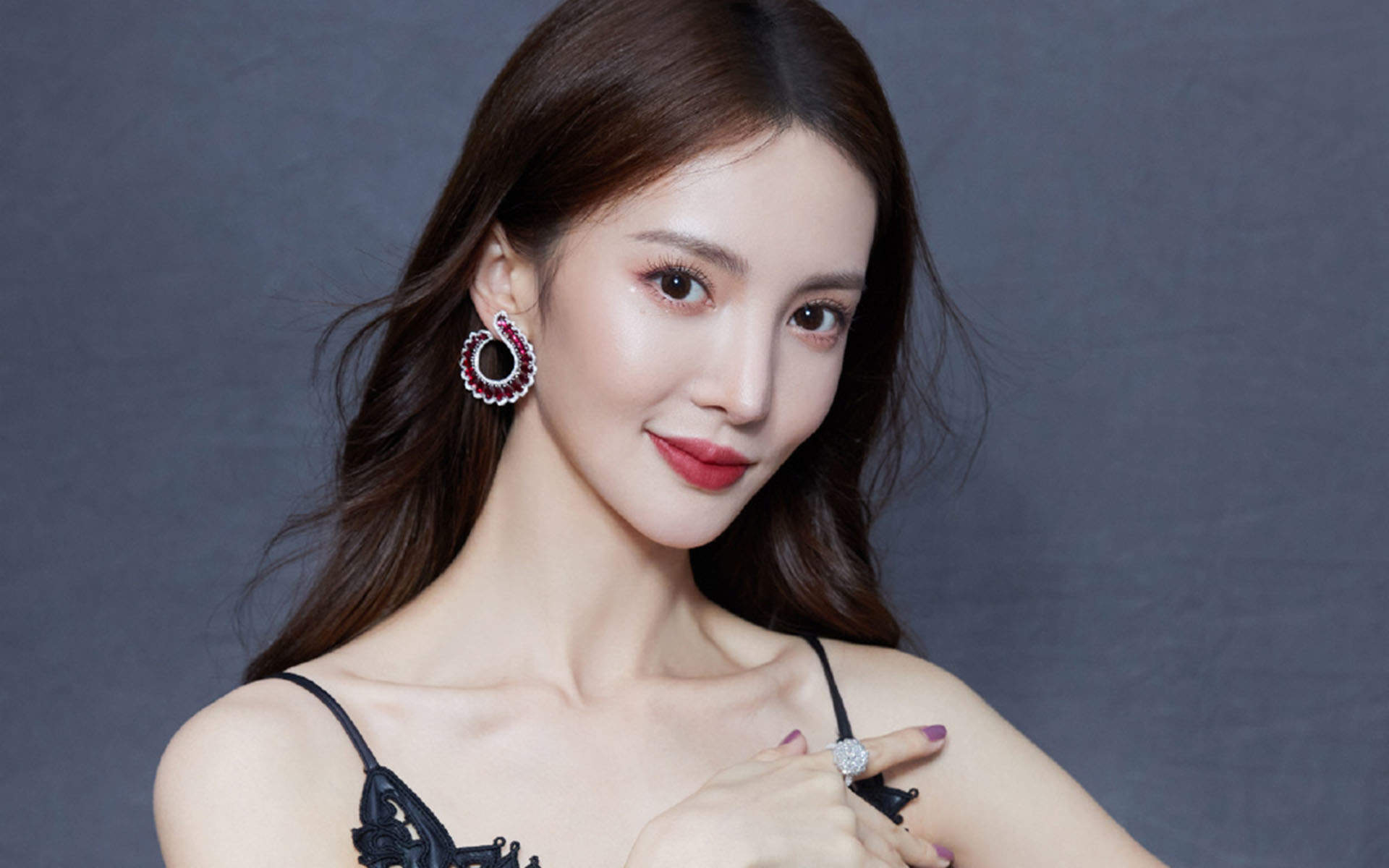 中国大陆山东济南女演员平面模特金晨时尚美艳写真高清手机壁纸图片