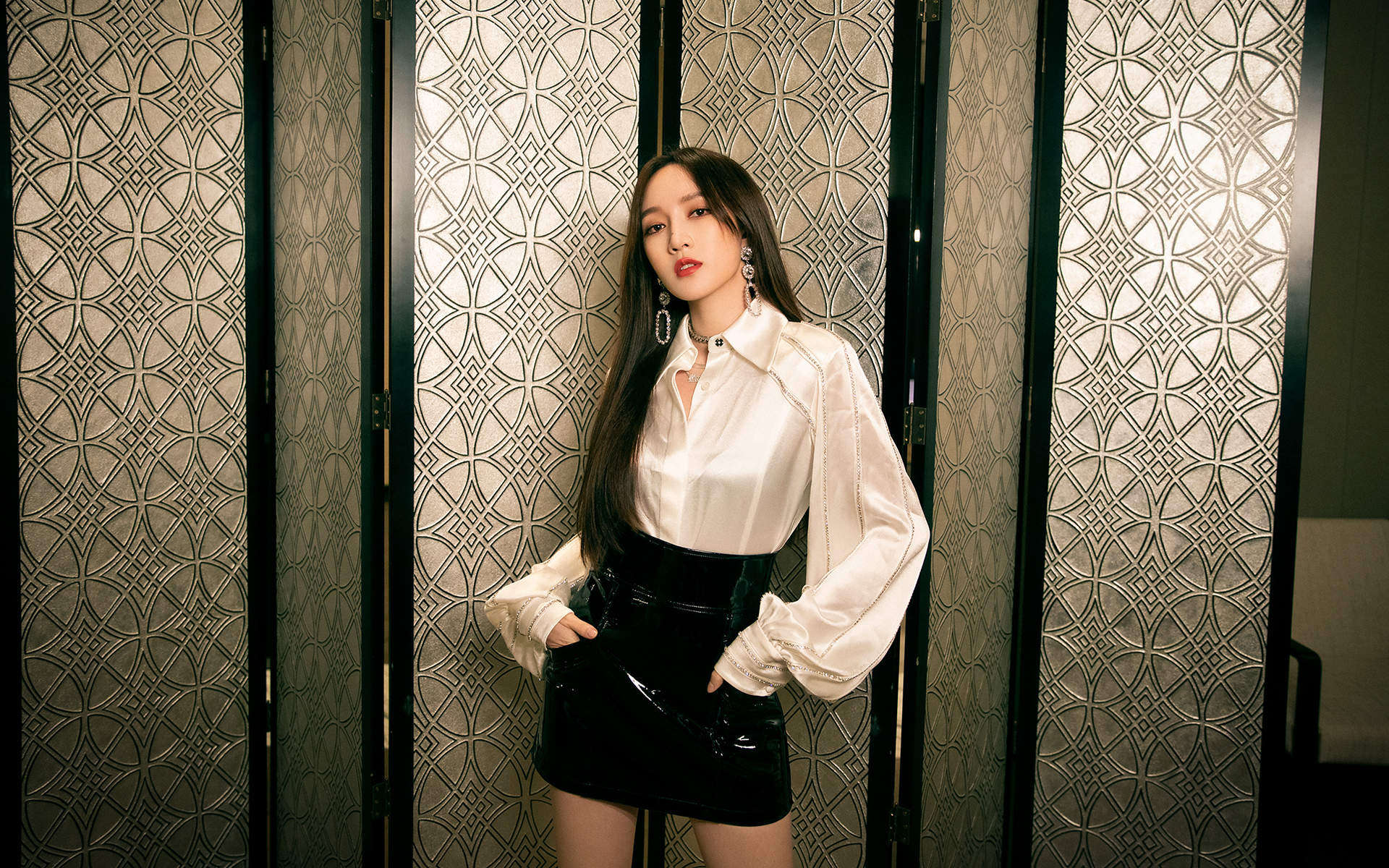 孟佳性感甜酷写真桌面壁纸图片