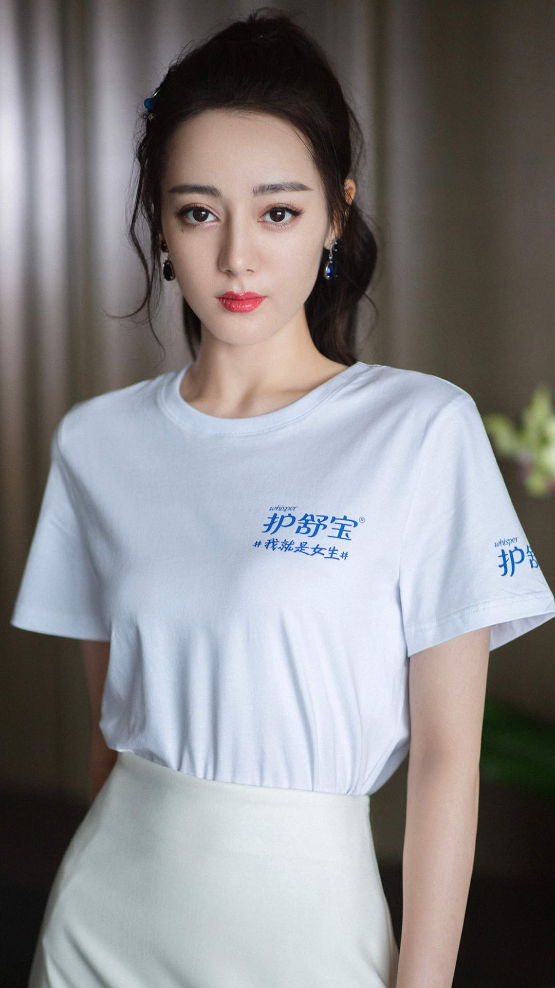 新疆乌鲁木齐美女演员迪丽热巴最新杂志写真图片图片