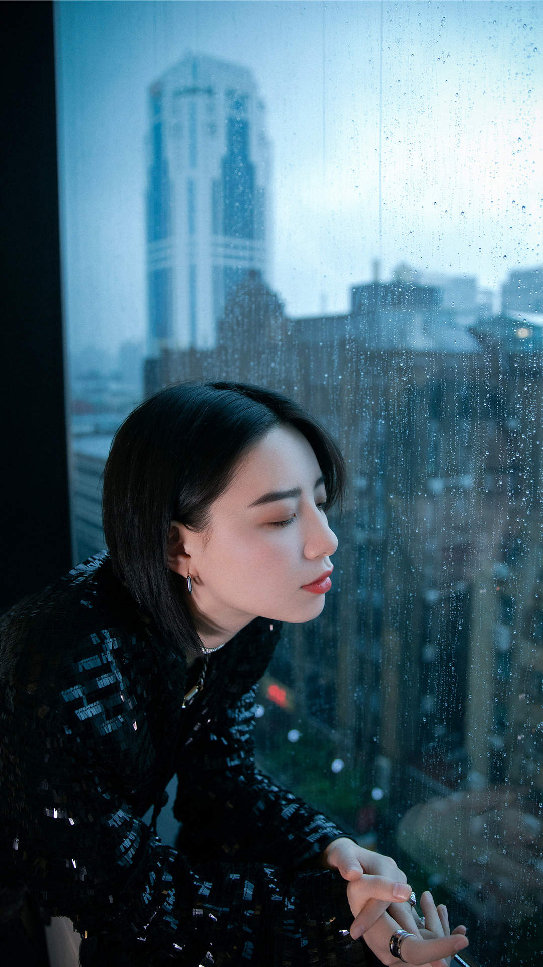 高清四川成都美女李斯丹妮个性时尚写真手机壁纸图片