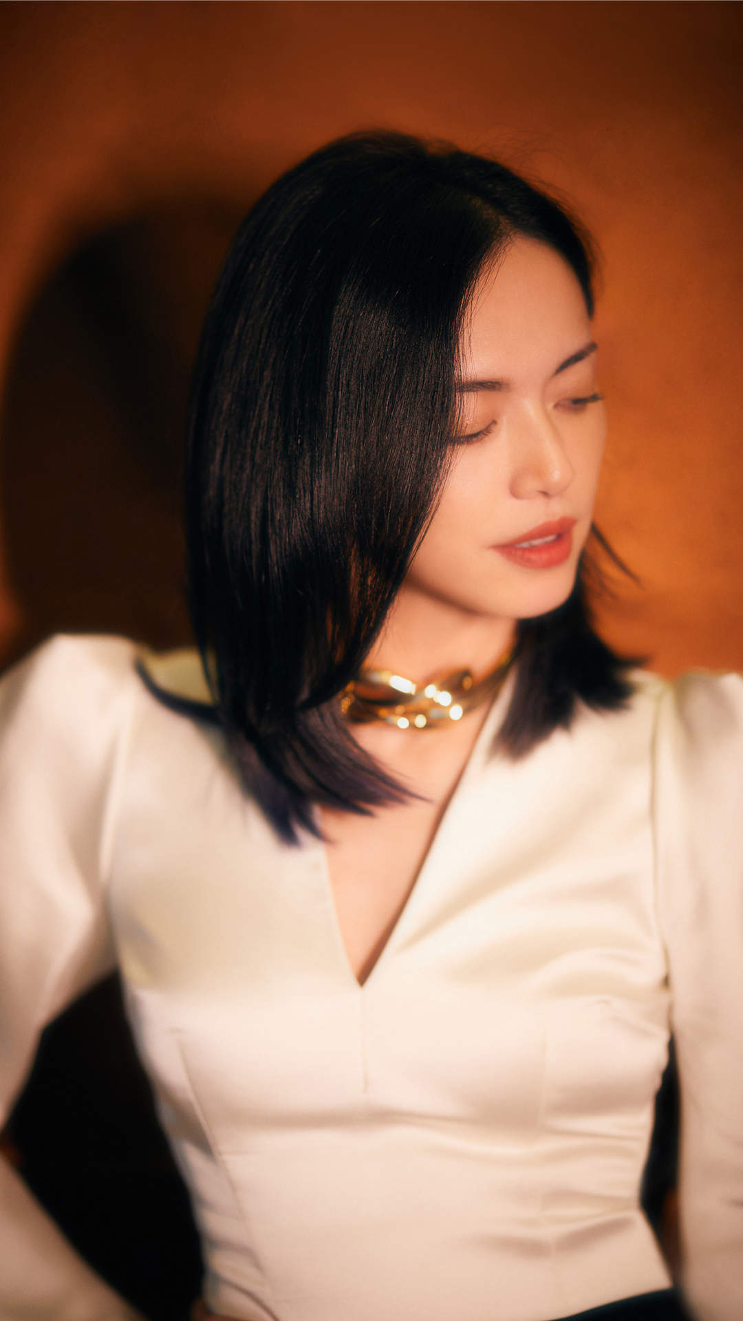 高清中国内地福建省泉州女演员姚晨干练时尚写真手机壁纸图片