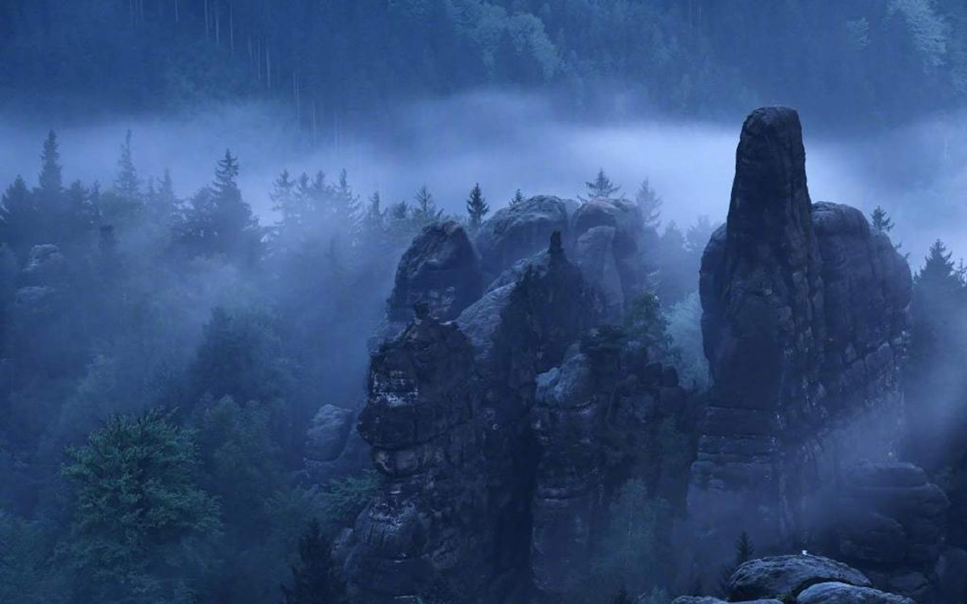 宁心露脐装雪景自拍图片图片