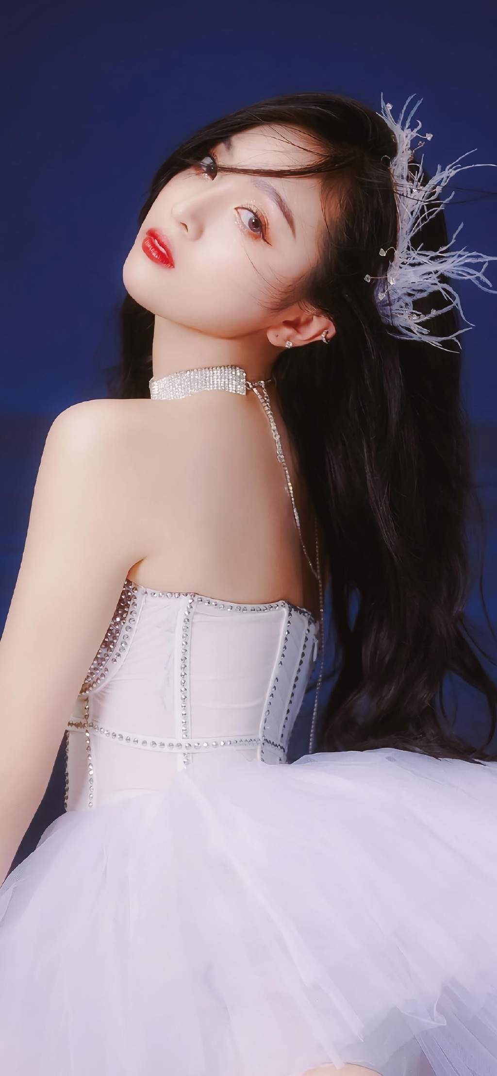 高清女明星吴宣仪清凉街拍高清手机壁纸图片