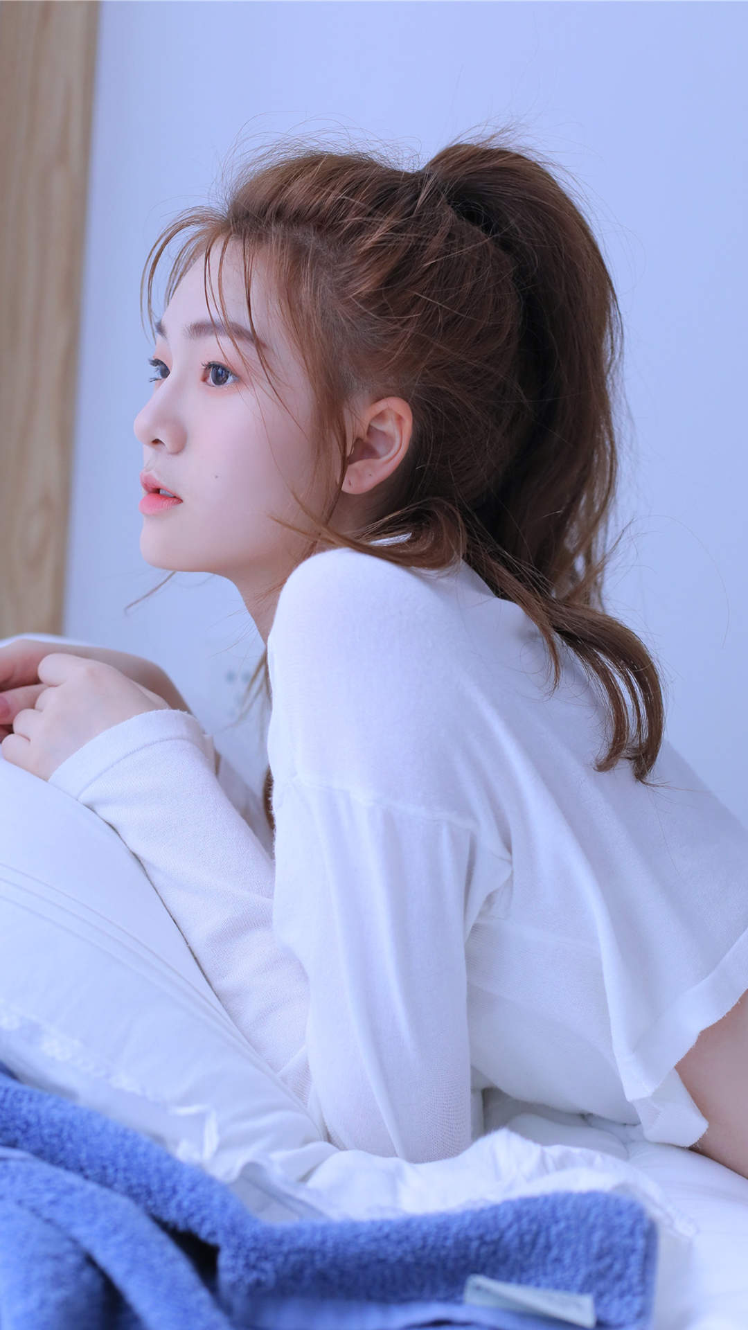 清爽短发美女手机壁纸图片图片