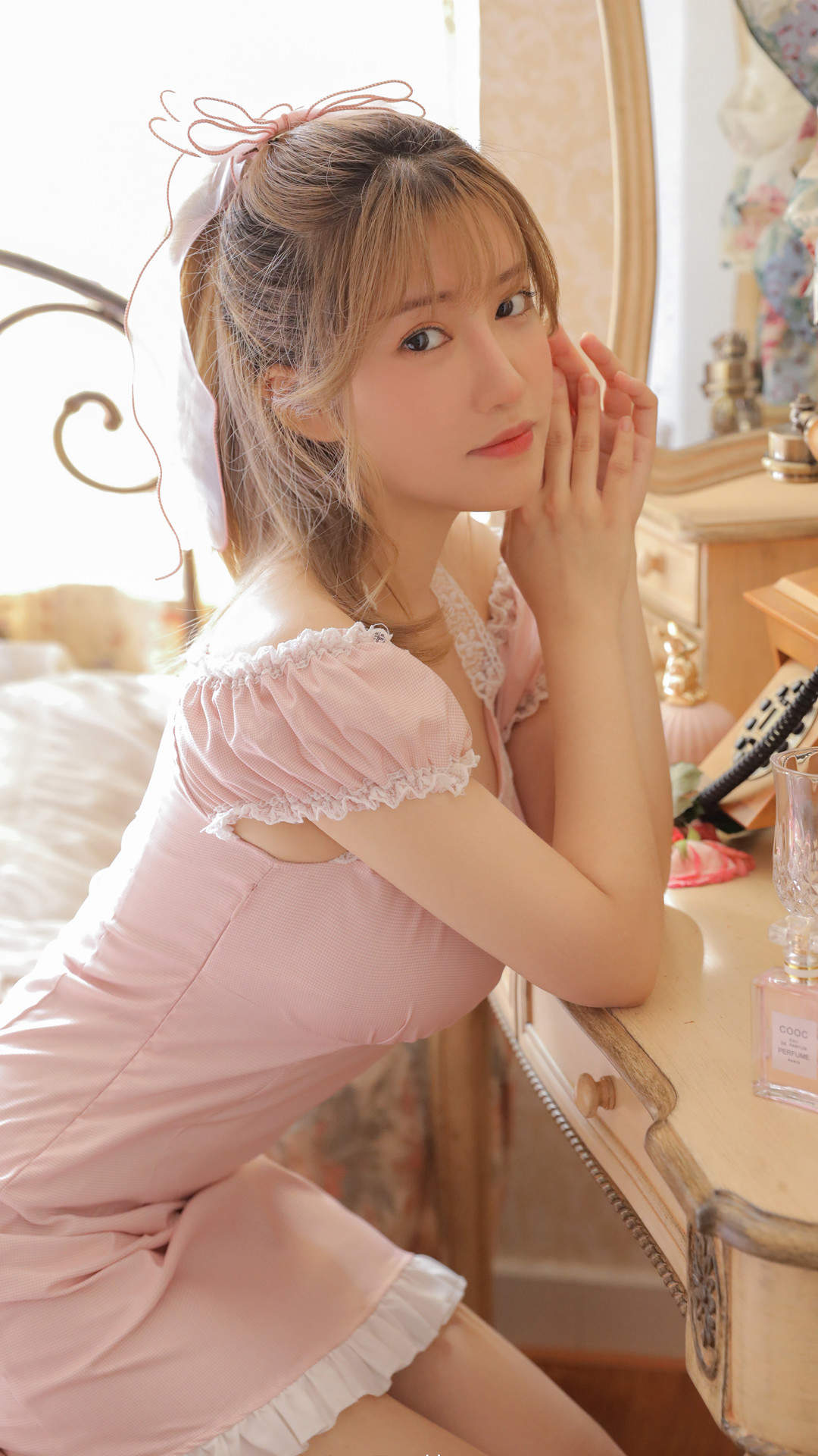 清爽短发美女手机壁纸图片图片