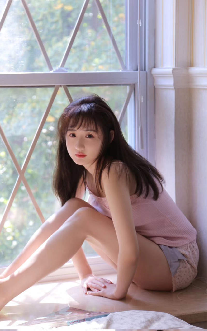 清爽短发美女手机壁纸图片图片