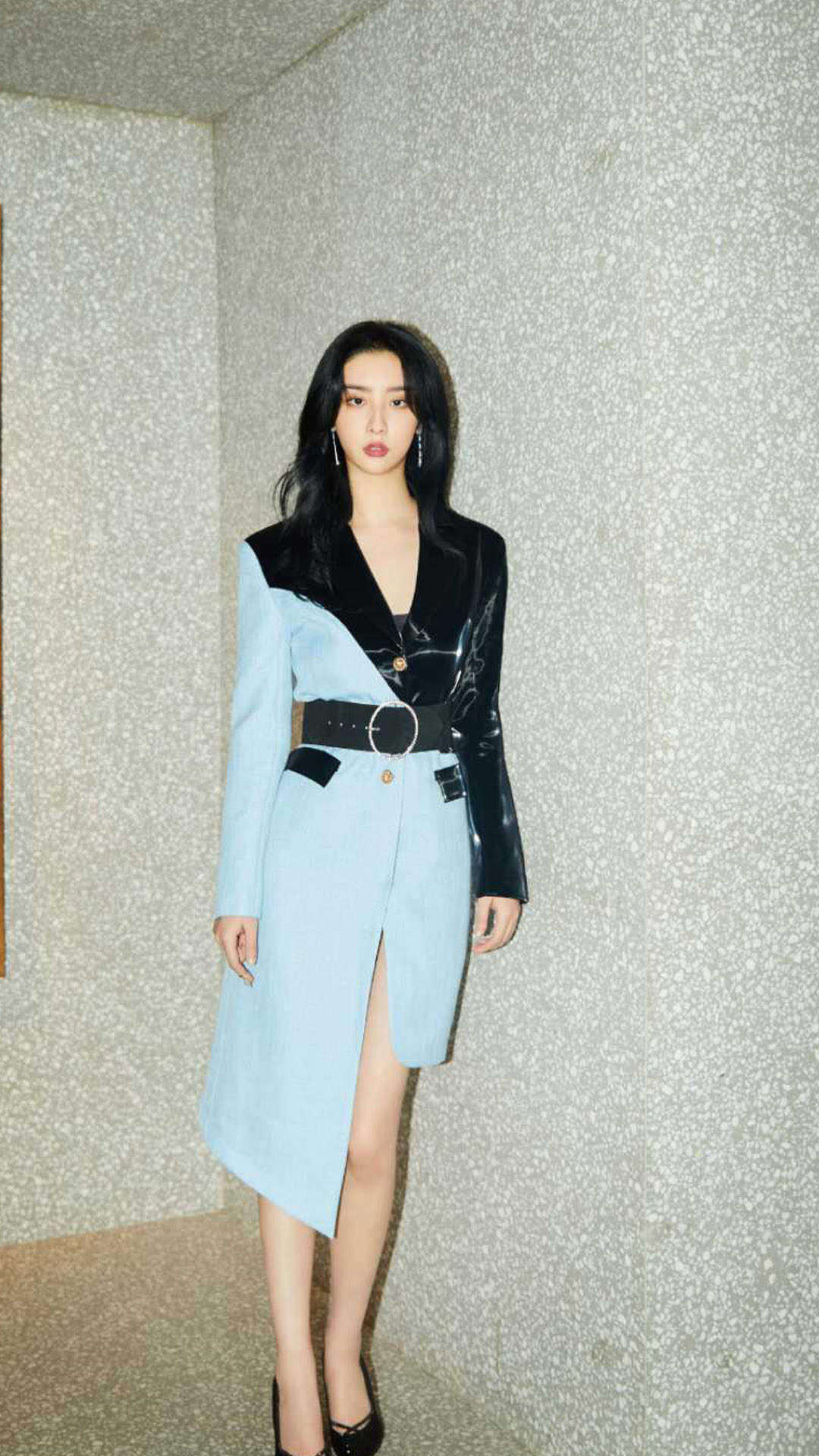 虞书欣优雅性感写真手机壁纸图片