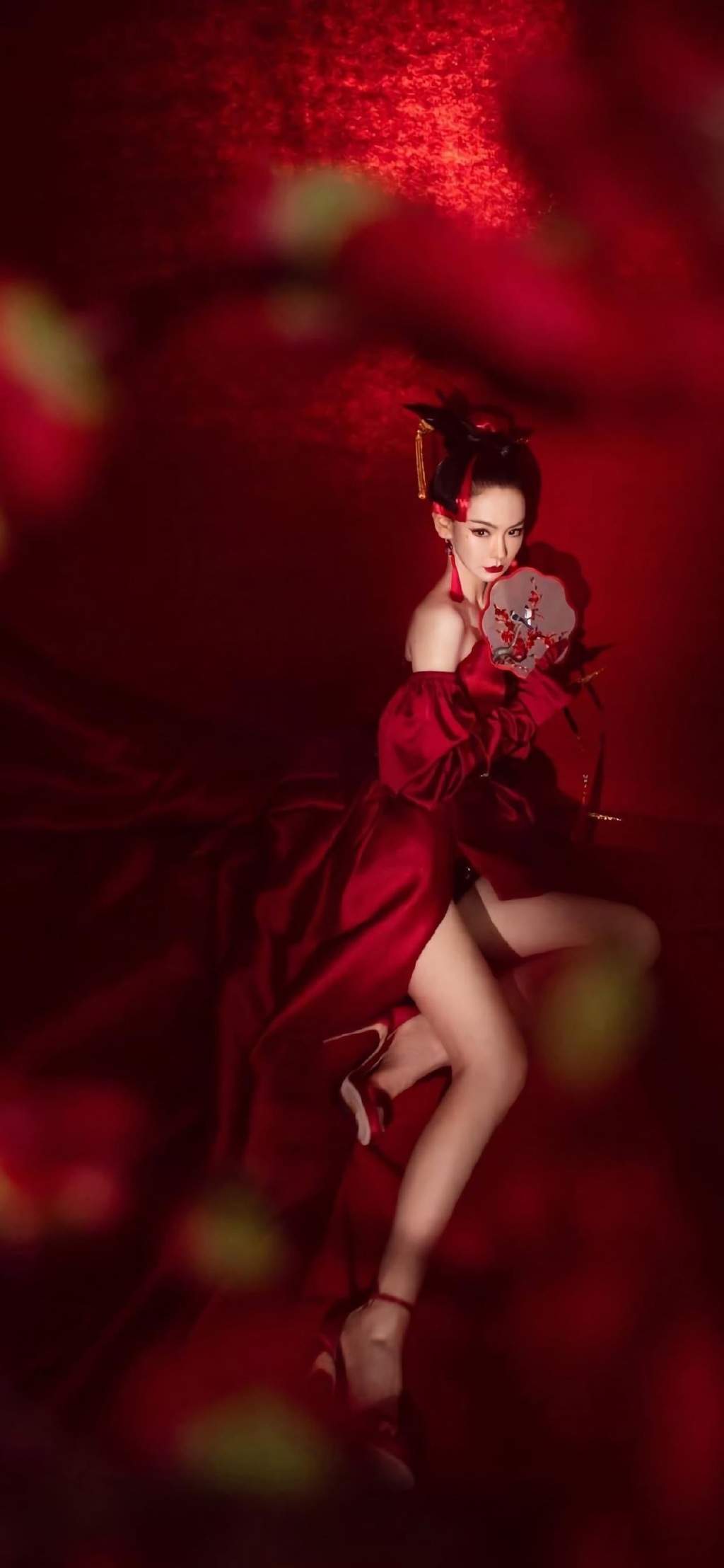 袁冰妍红唇深V性感高清手机壁纸图片