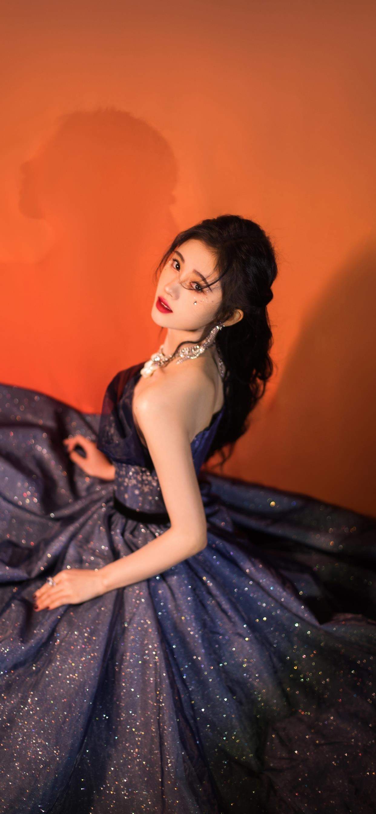 鞠婧祎星钻蓝裙性感高清手机壁纸图片