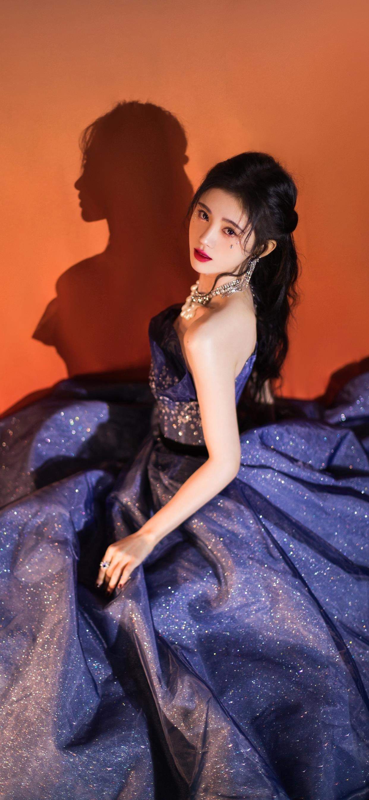 鞠婧祎星钻蓝裙性感高清手机壁纸图片