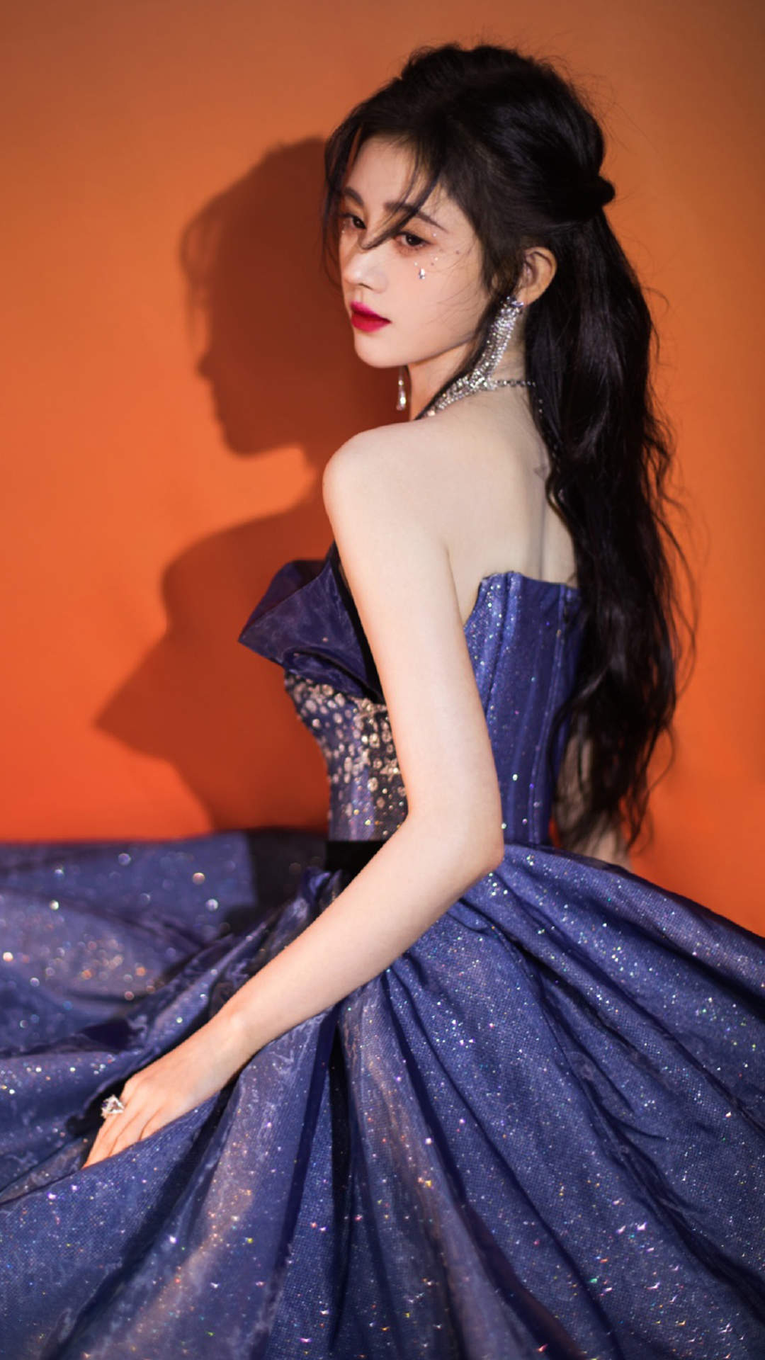 鞠婧祎优雅性感写真手机壁纸图片